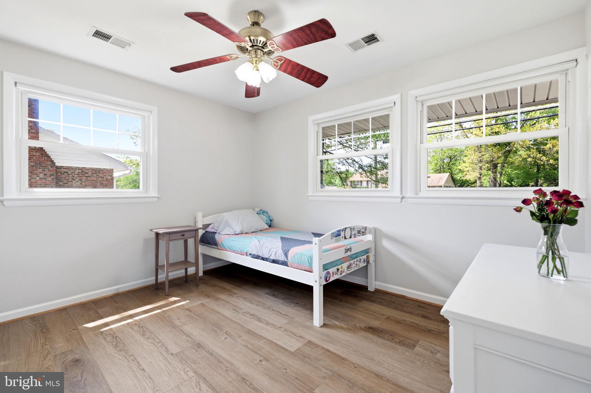 COUNTRY CLUB MANOR - Residential