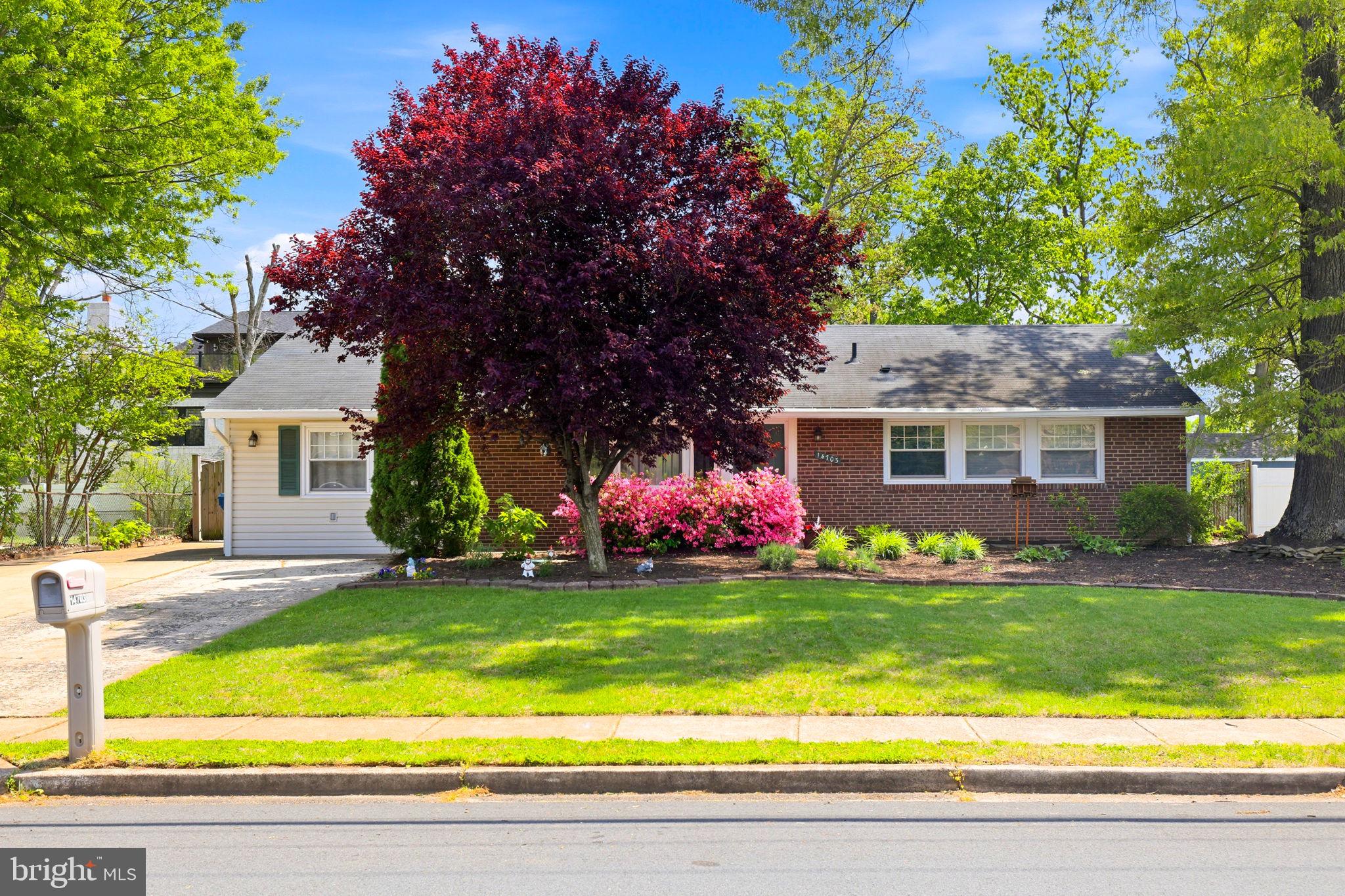 COUNTRY CLUB MANOR - Residential