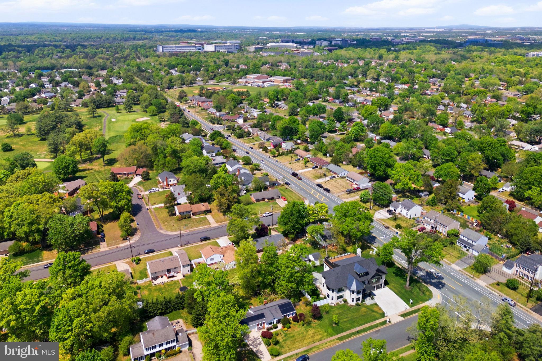 COUNTRY CLUB MANOR - Residential
