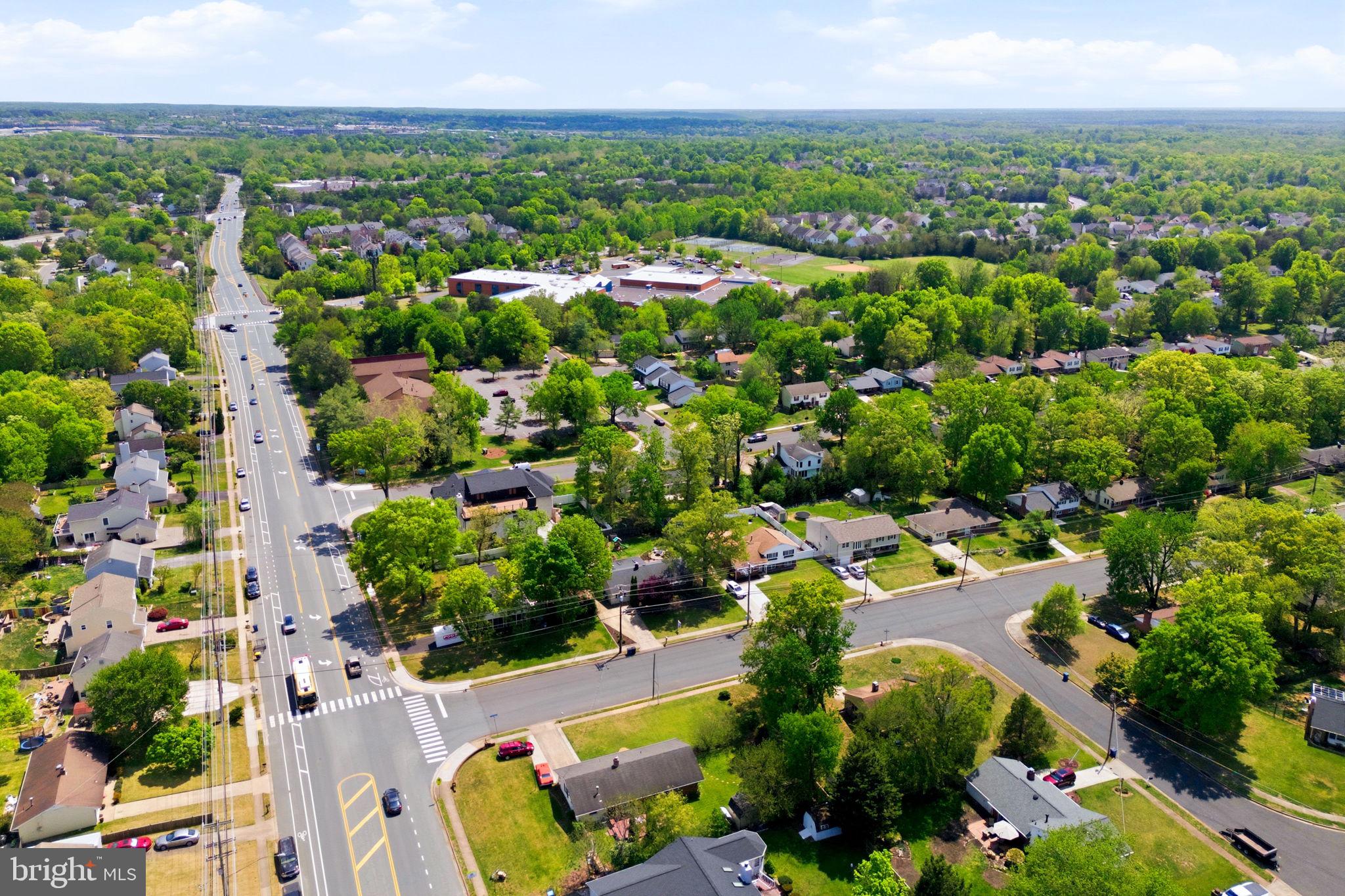 COUNTRY CLUB MANOR - Residential