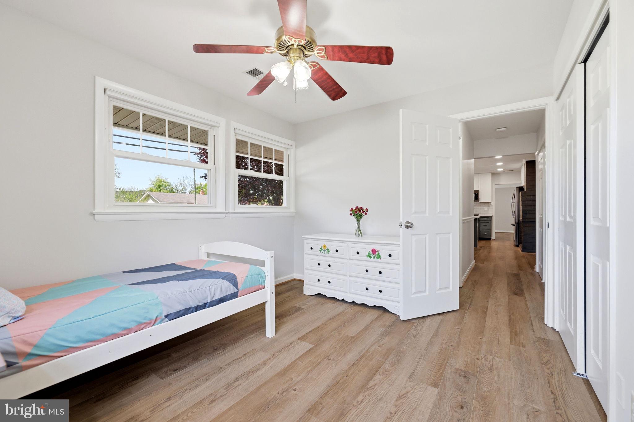 COUNTRY CLUB MANOR - Residential