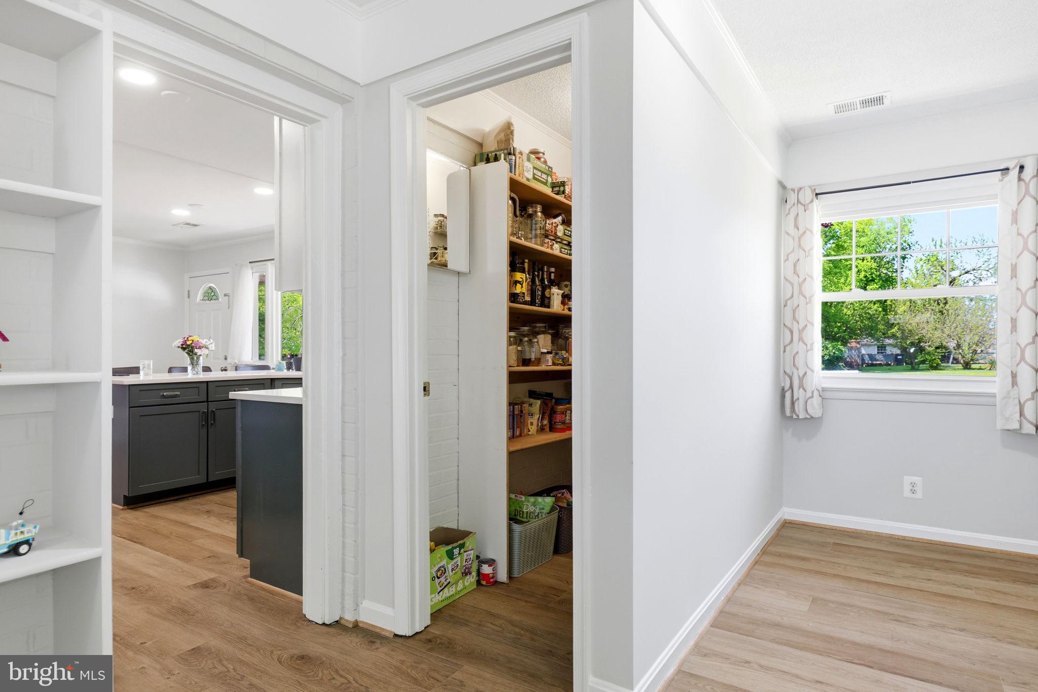 COUNTRY CLUB MANOR - Residential