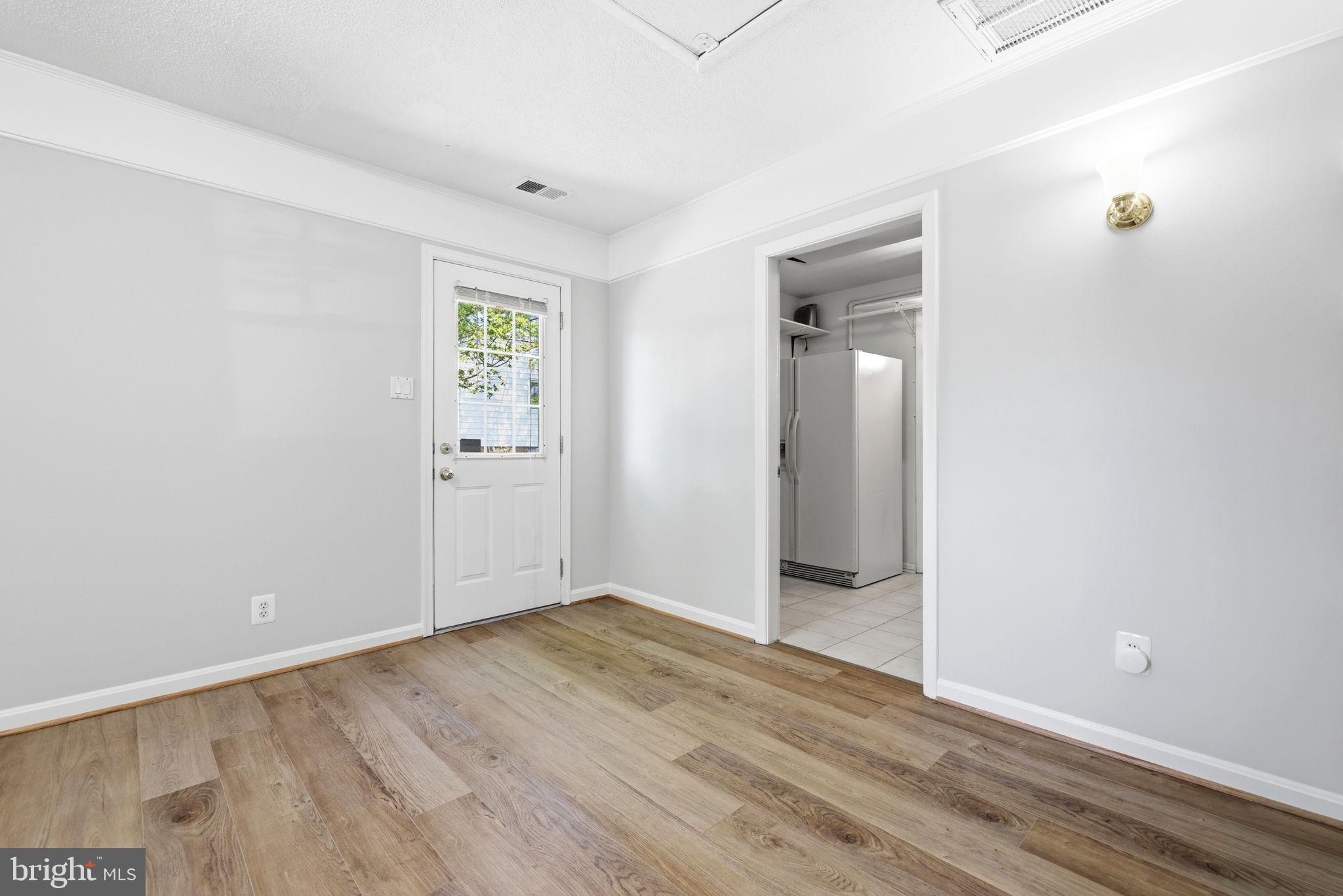 COUNTRY CLUB MANOR - Residential