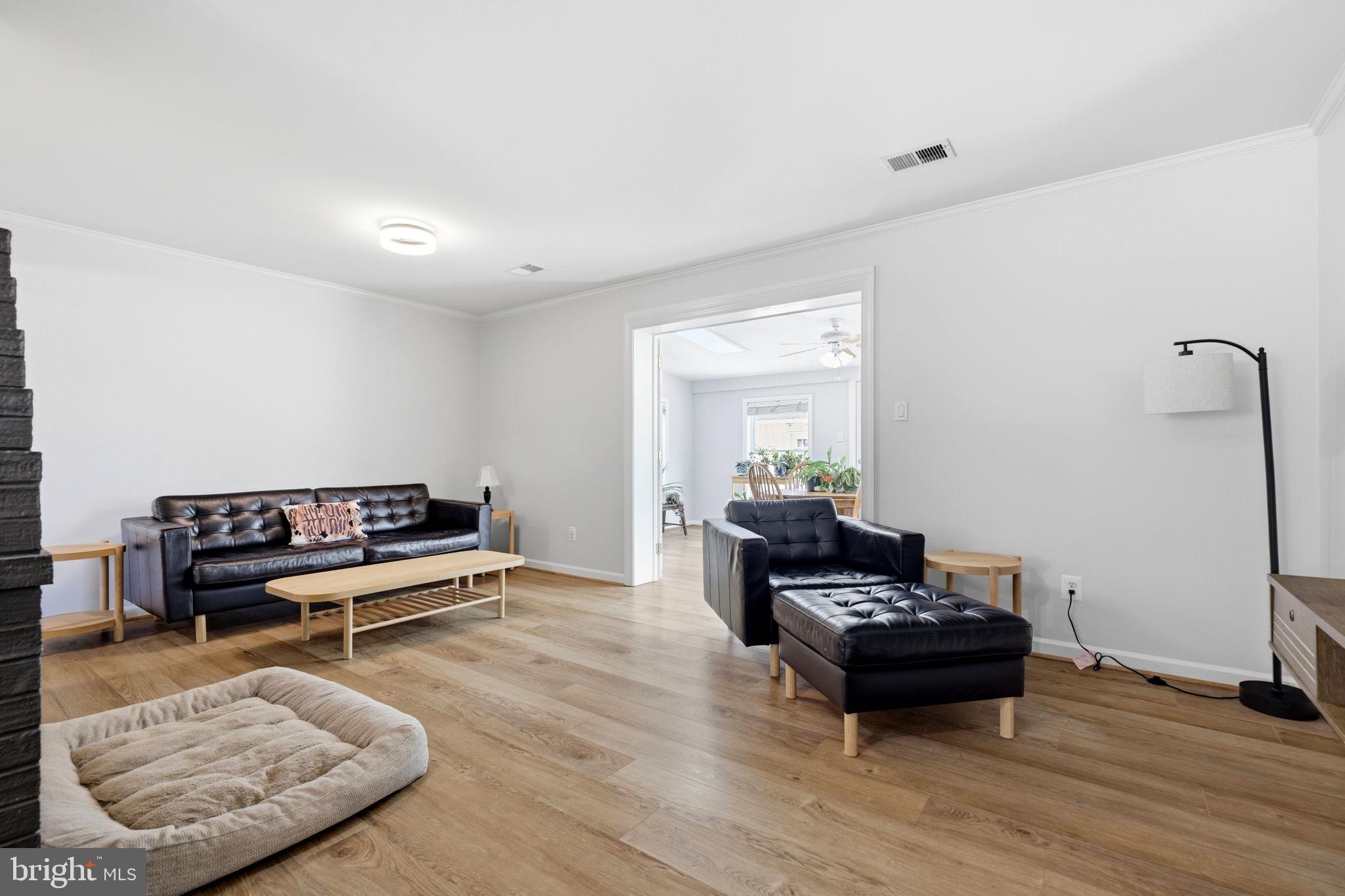 COUNTRY CLUB MANOR - Residential