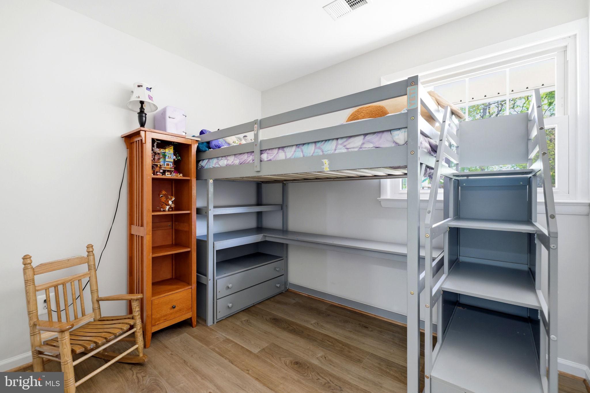 COUNTRY CLUB MANOR - Residential