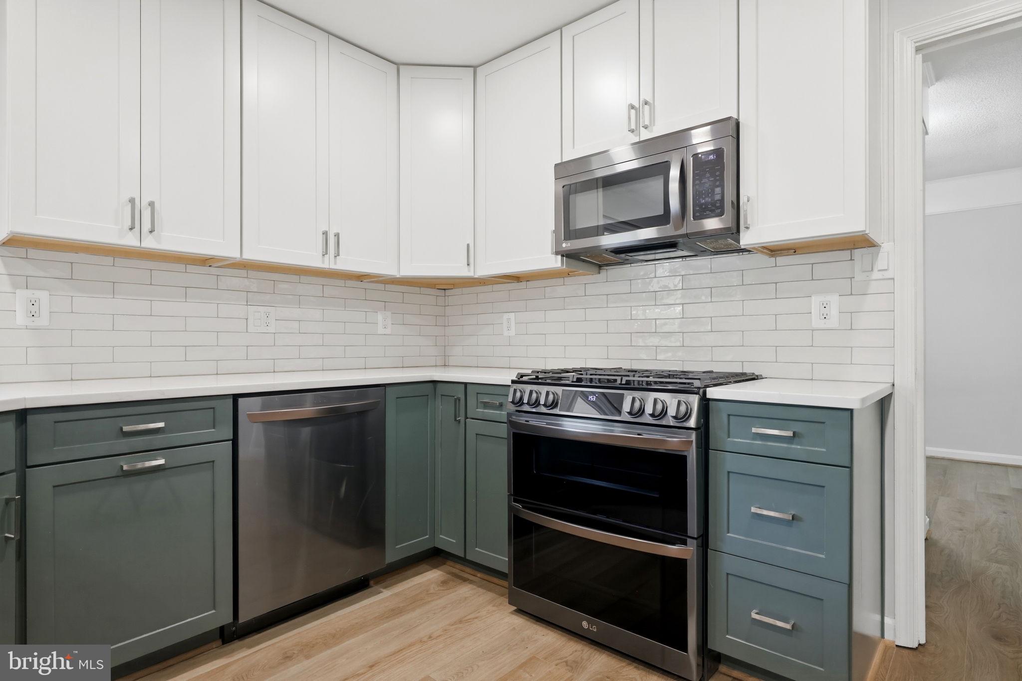 COUNTRY CLUB MANOR - Residential