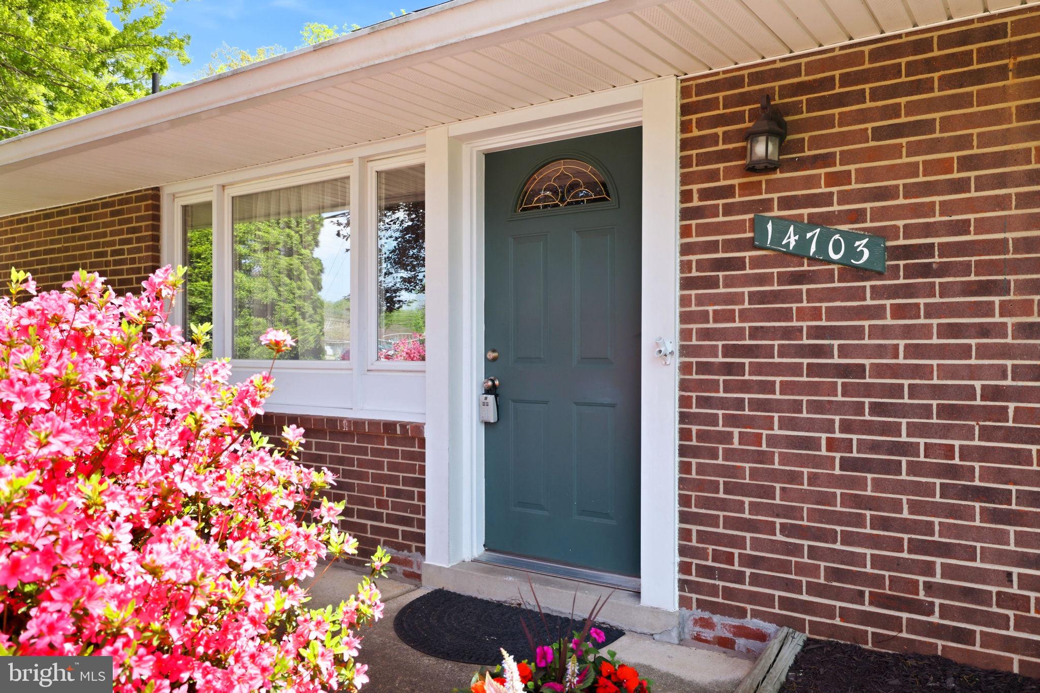 COUNTRY CLUB MANOR - Residential