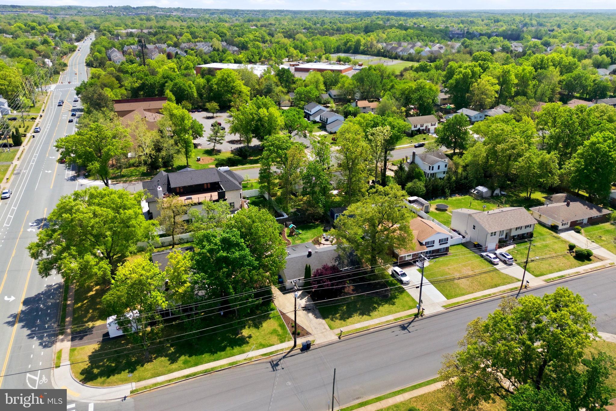 COUNTRY CLUB MANOR - Residential
