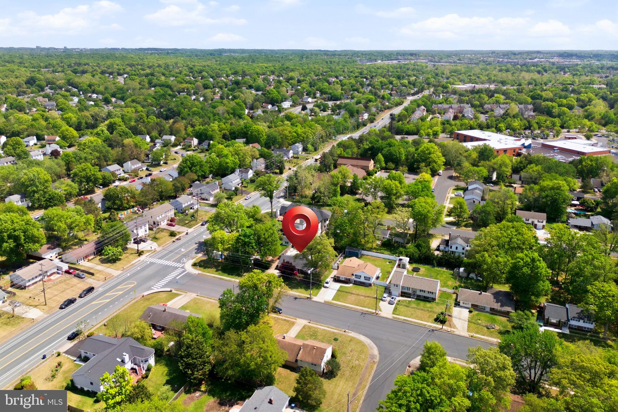 COUNTRY CLUB MANOR - Residential