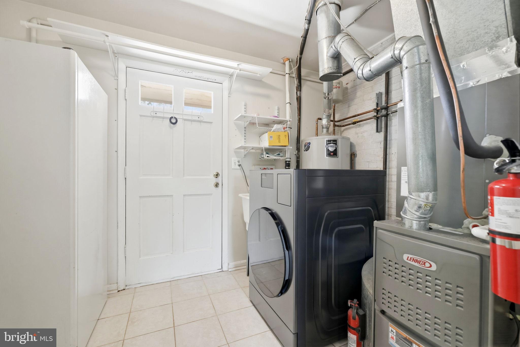 COUNTRY CLUB MANOR - Residential