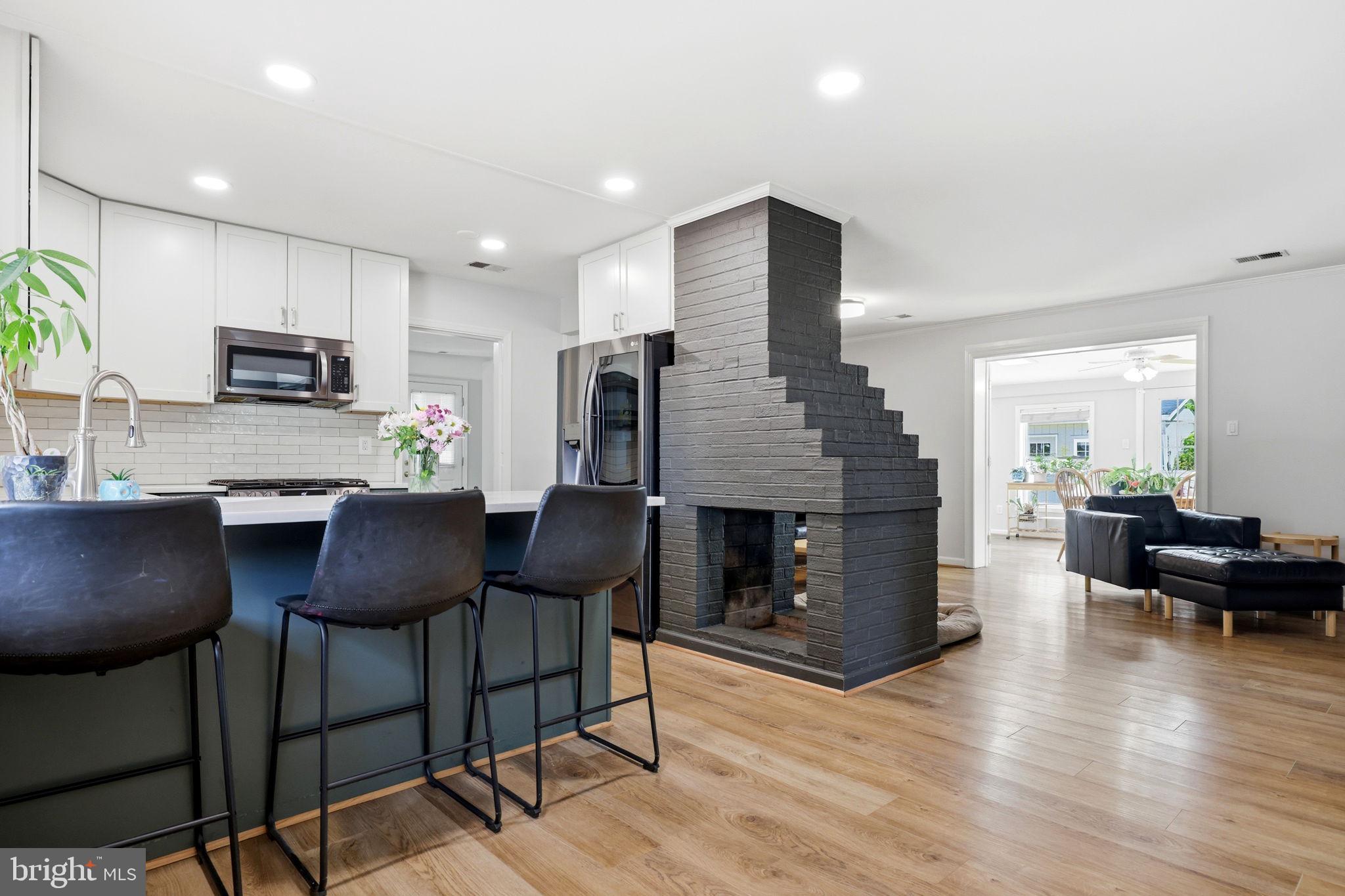 COUNTRY CLUB MANOR - Residential