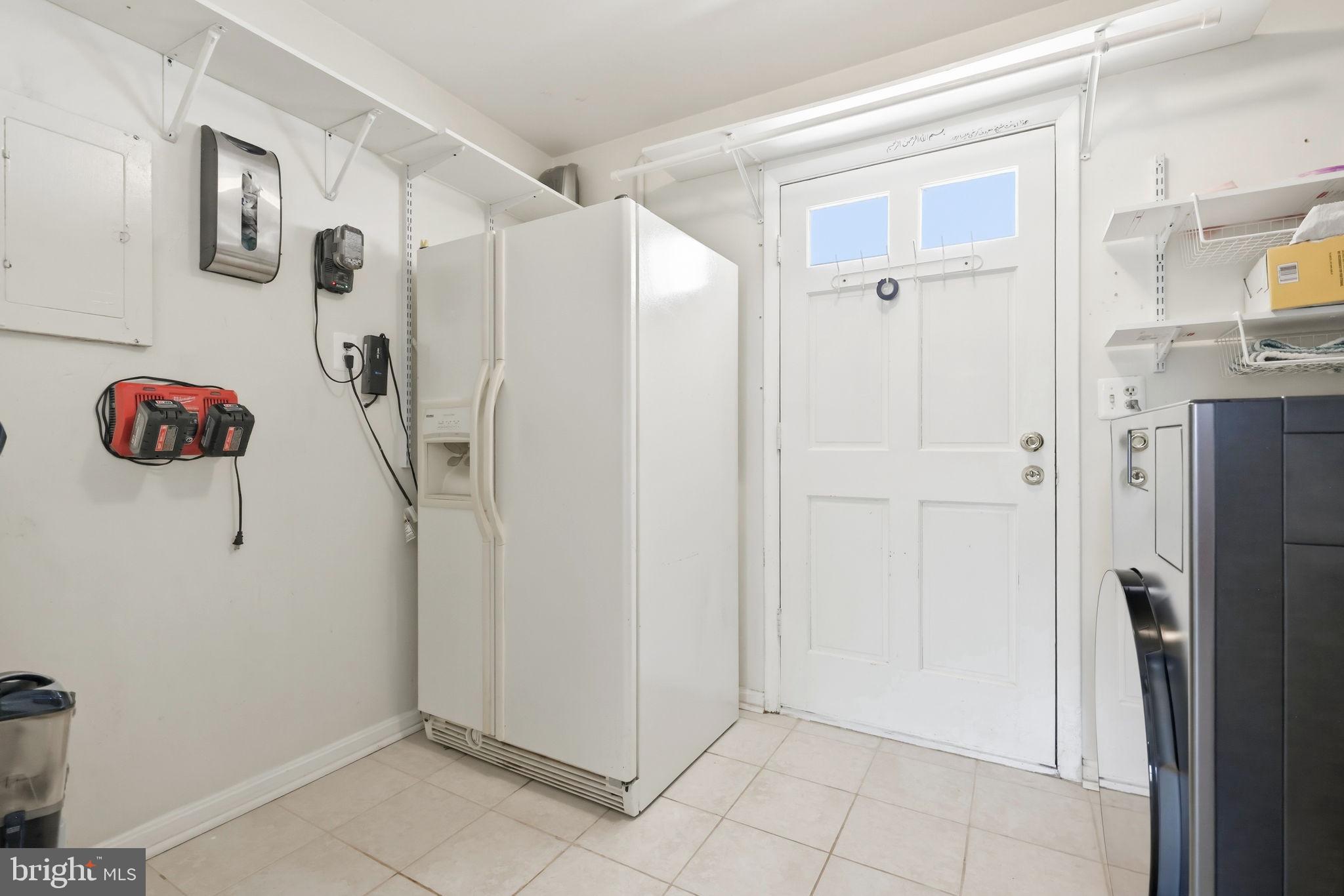 COUNTRY CLUB MANOR - Residential