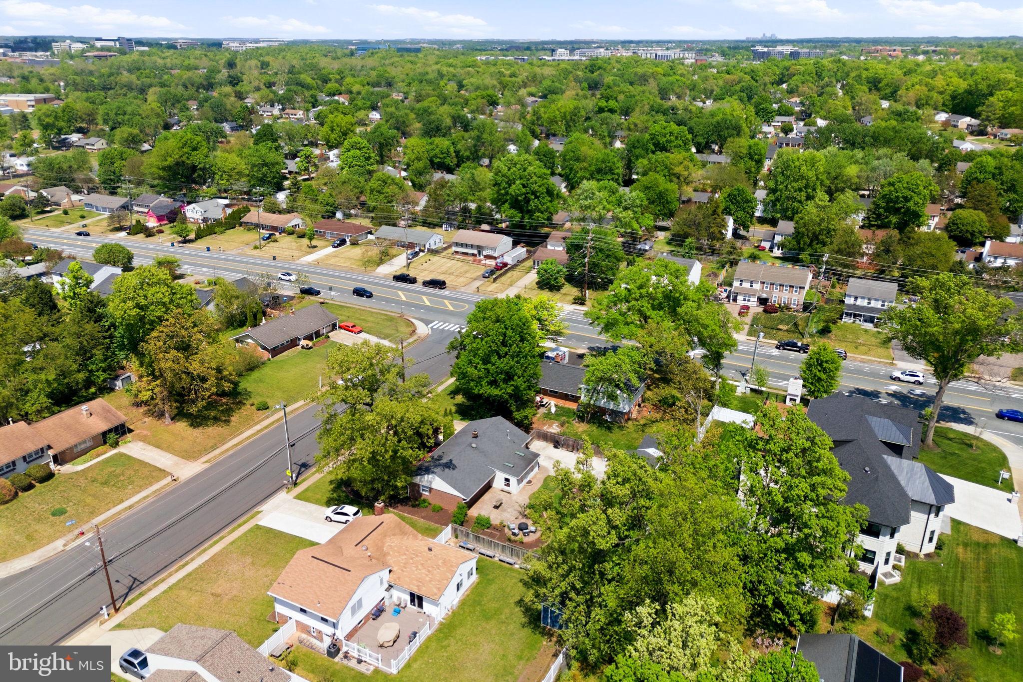 COUNTRY CLUB MANOR - Residential