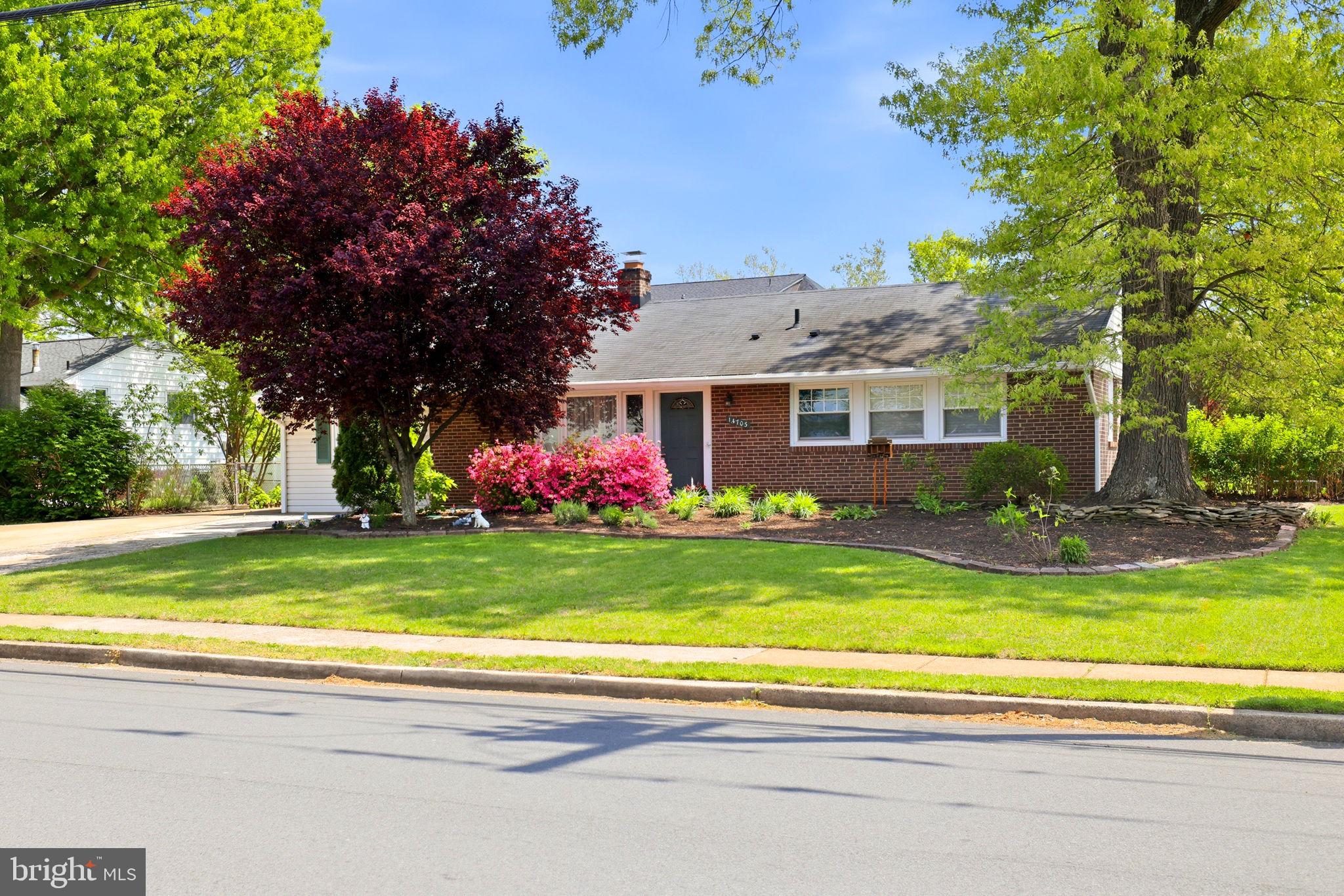 COUNTRY CLUB MANOR - Residential