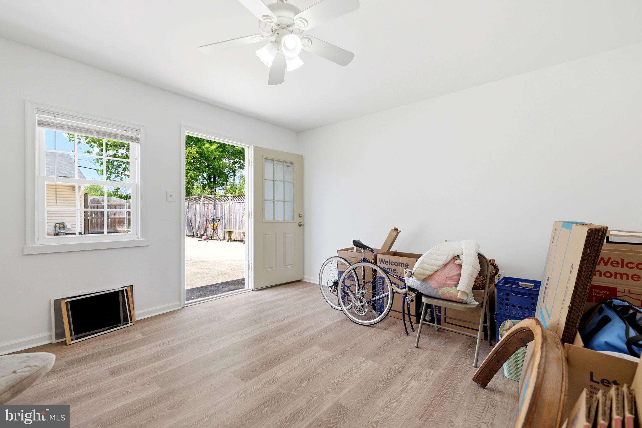 COUNTRY CLUB MANOR - Residential