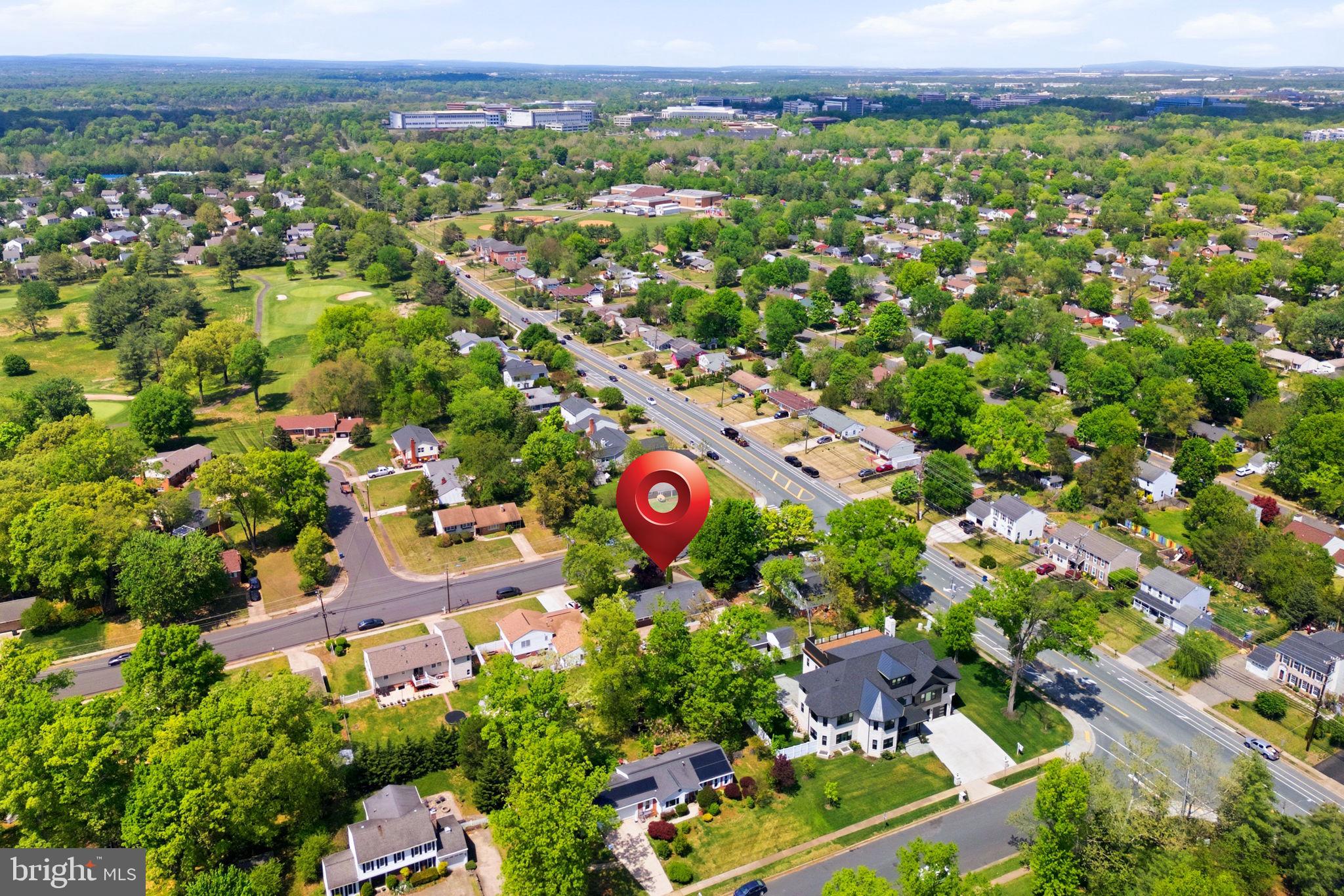 COUNTRY CLUB MANOR - Residential