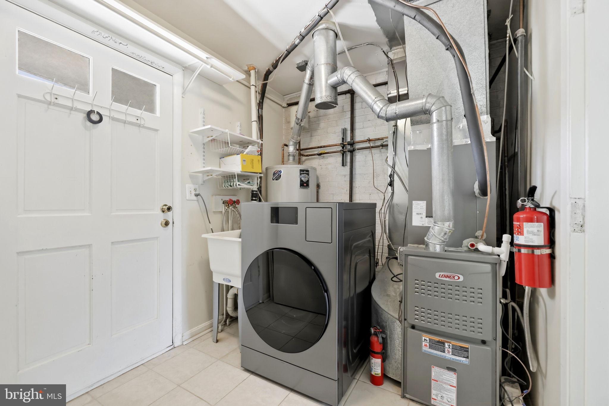 COUNTRY CLUB MANOR - Residential