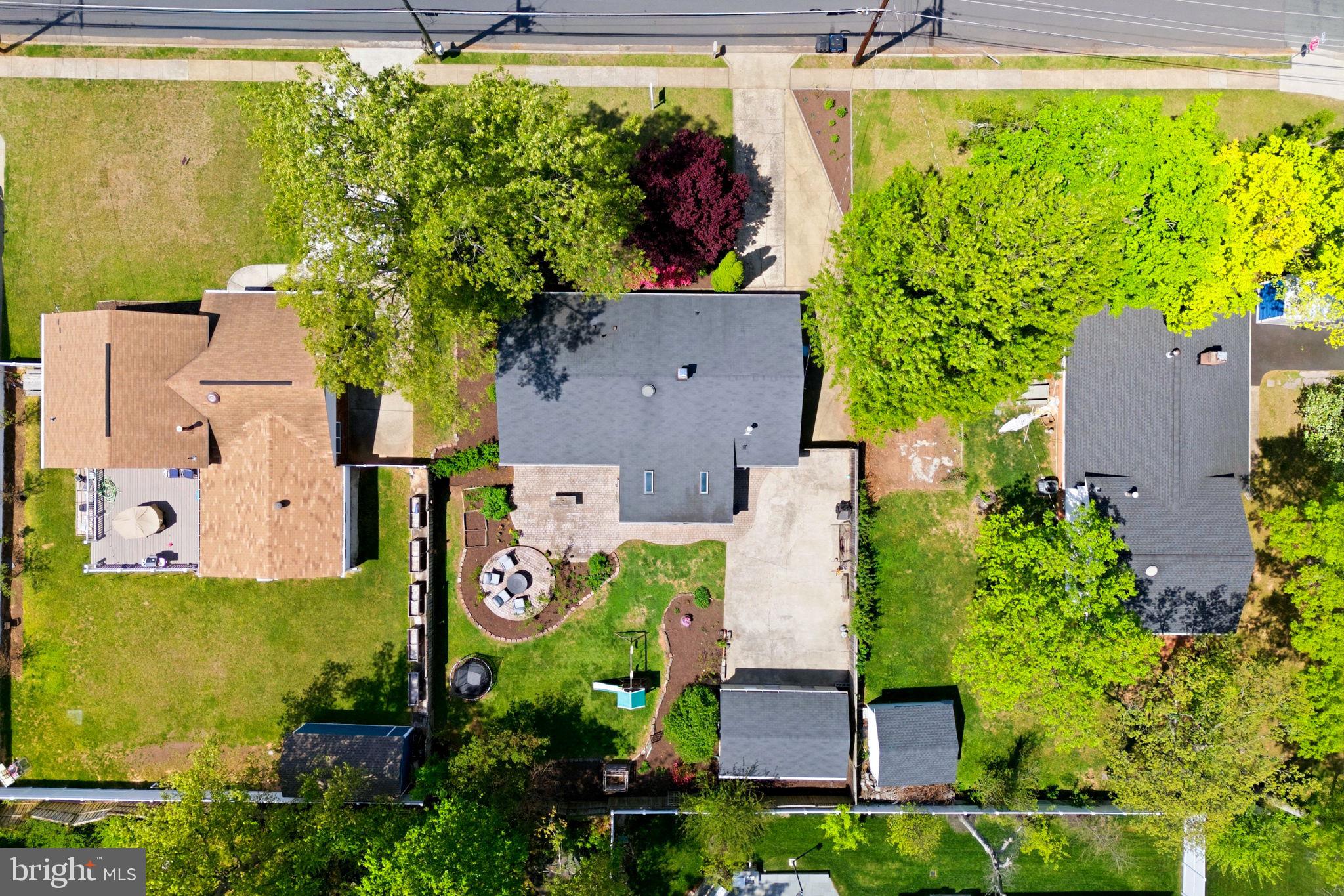 COUNTRY CLUB MANOR - Residential