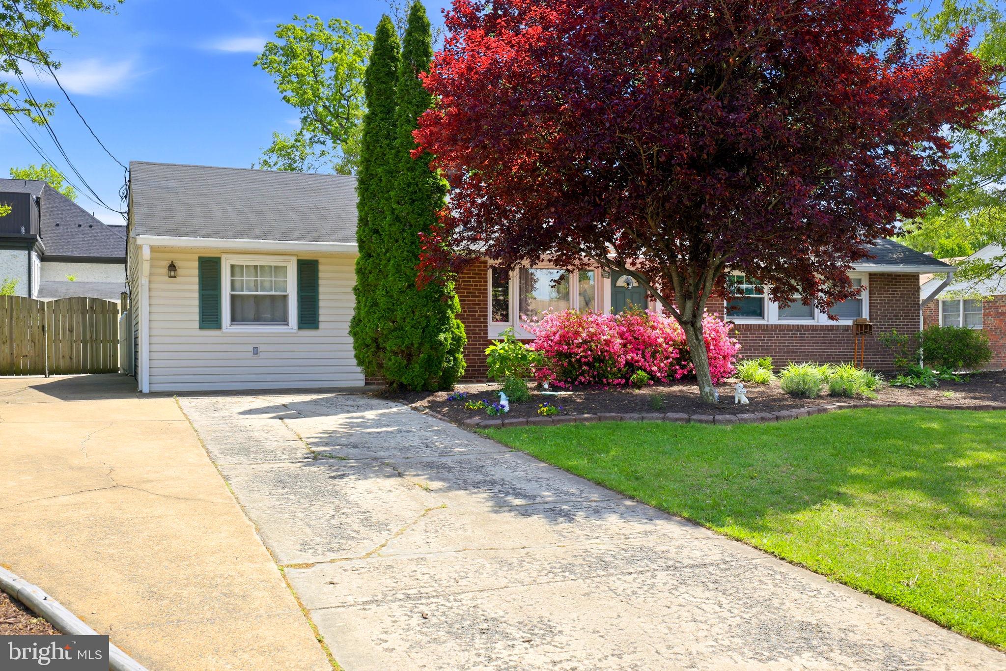 COUNTRY CLUB MANOR - Residential