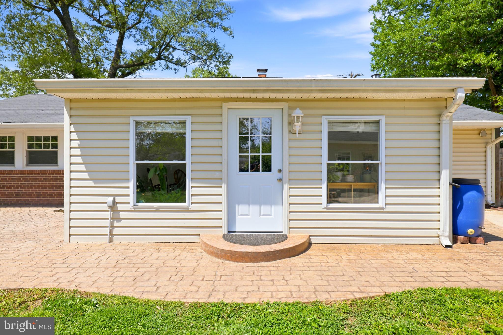 COUNTRY CLUB MANOR - Residential