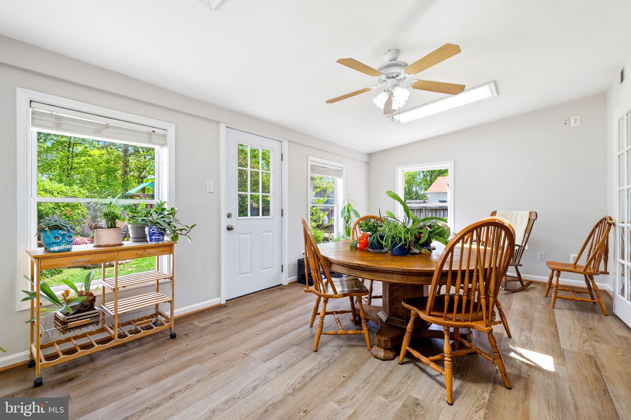 COUNTRY CLUB MANOR - Residential