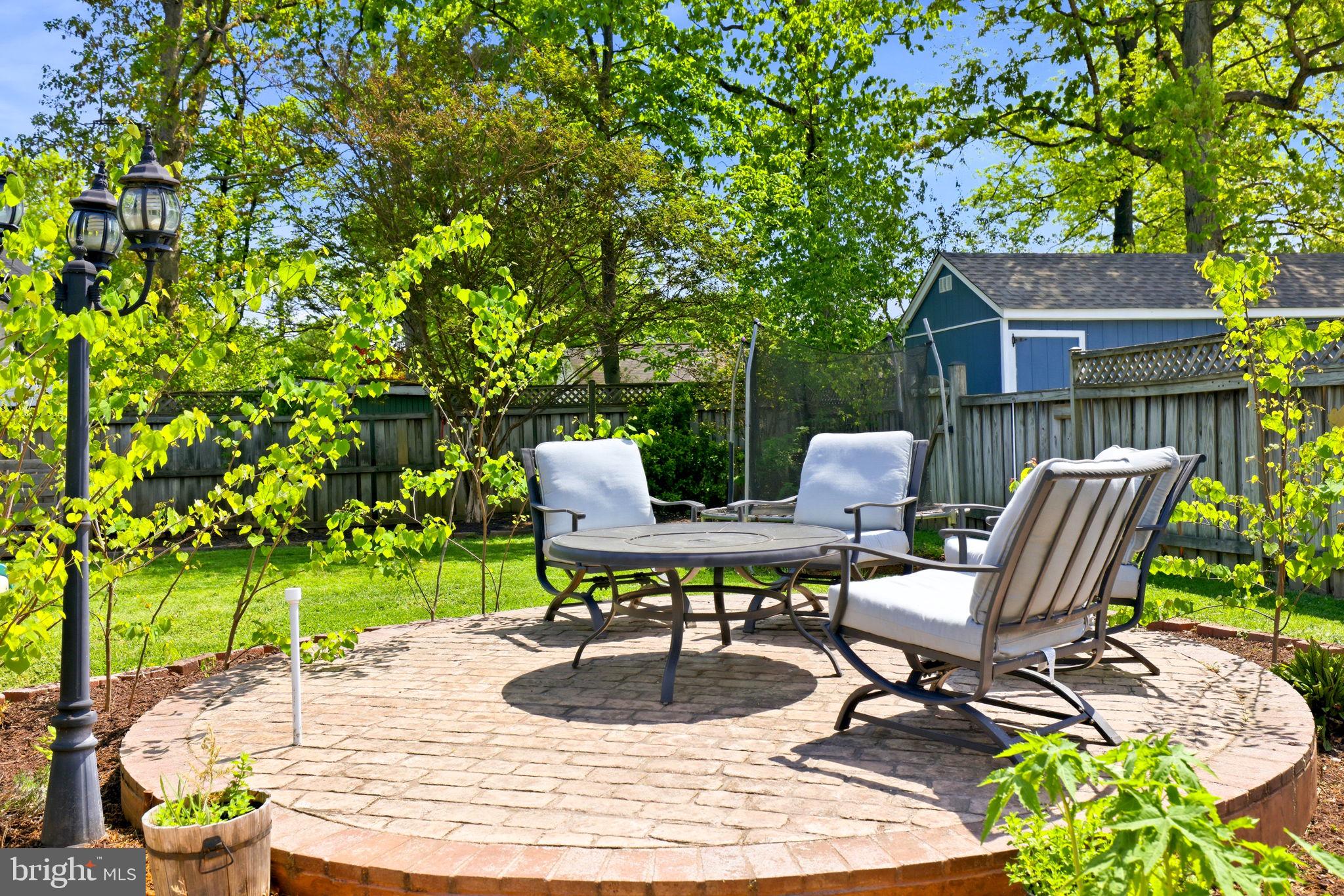 COUNTRY CLUB MANOR - Residential