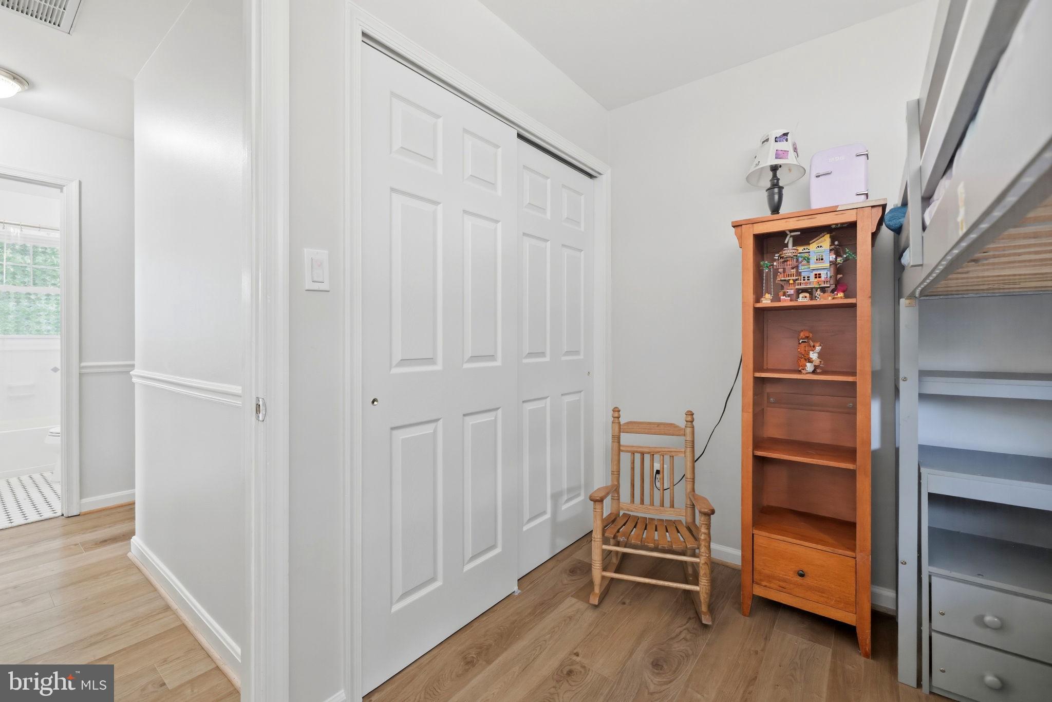 COUNTRY CLUB MANOR - Residential