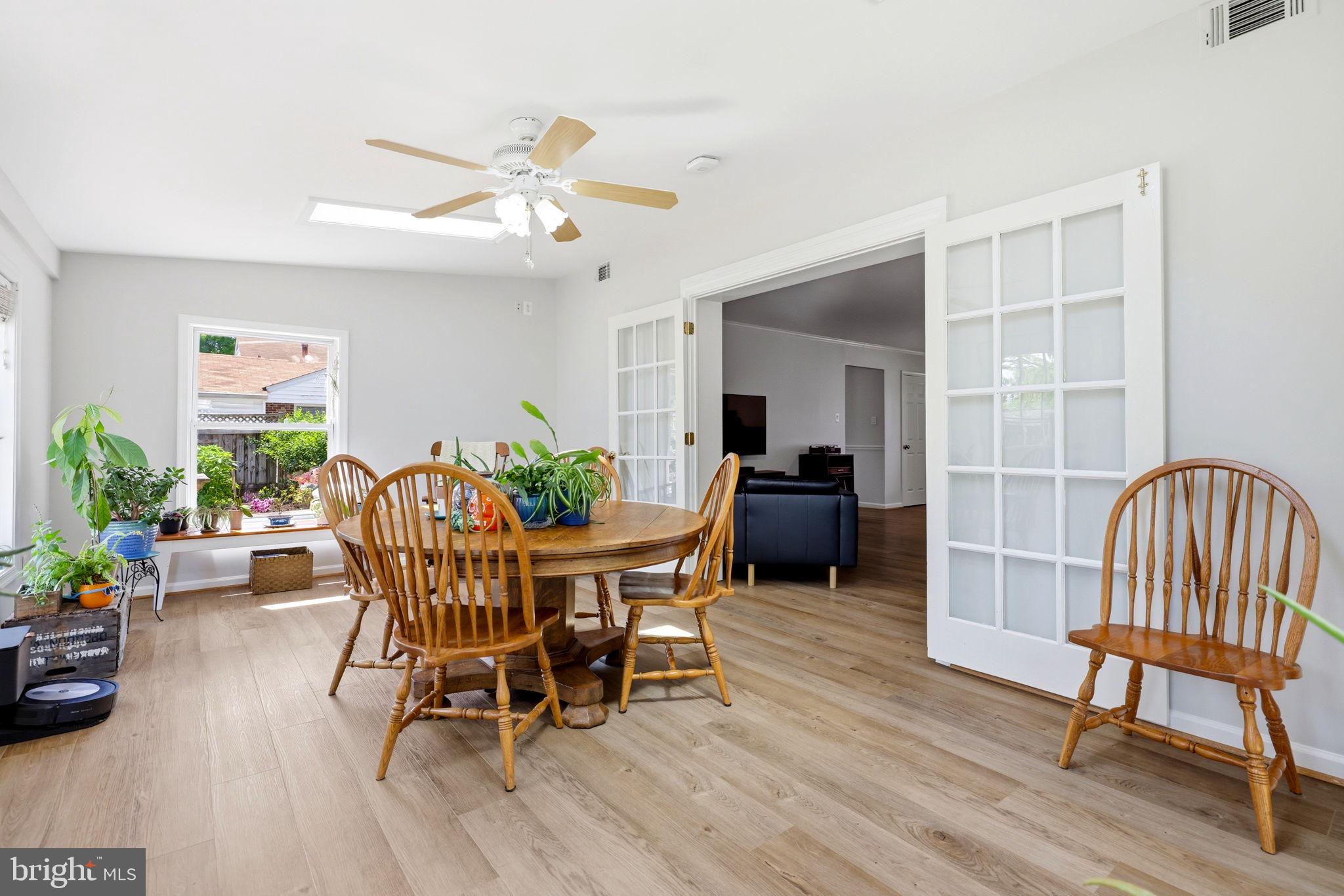 COUNTRY CLUB MANOR - Residential