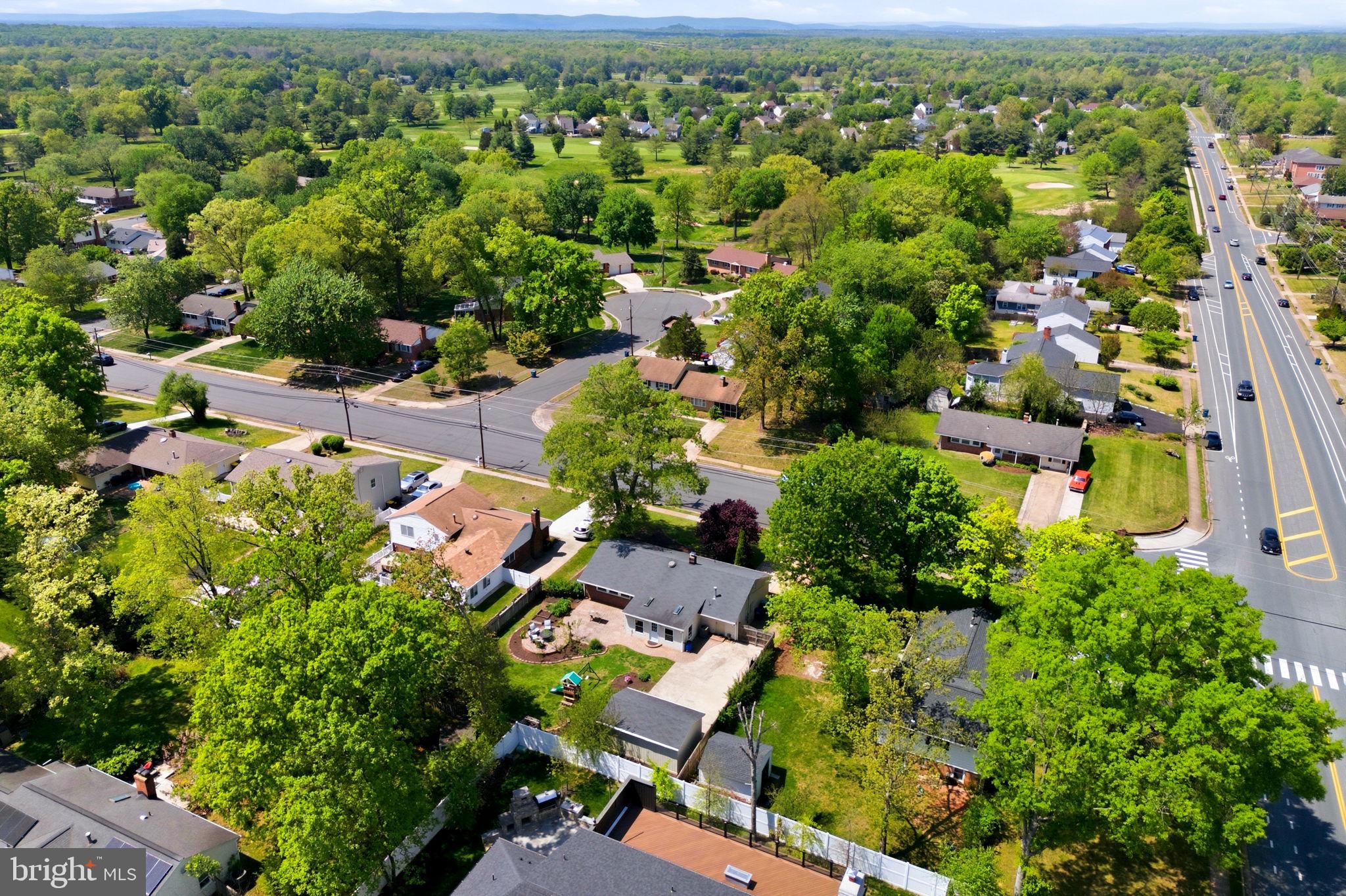 COUNTRY CLUB MANOR - Residential