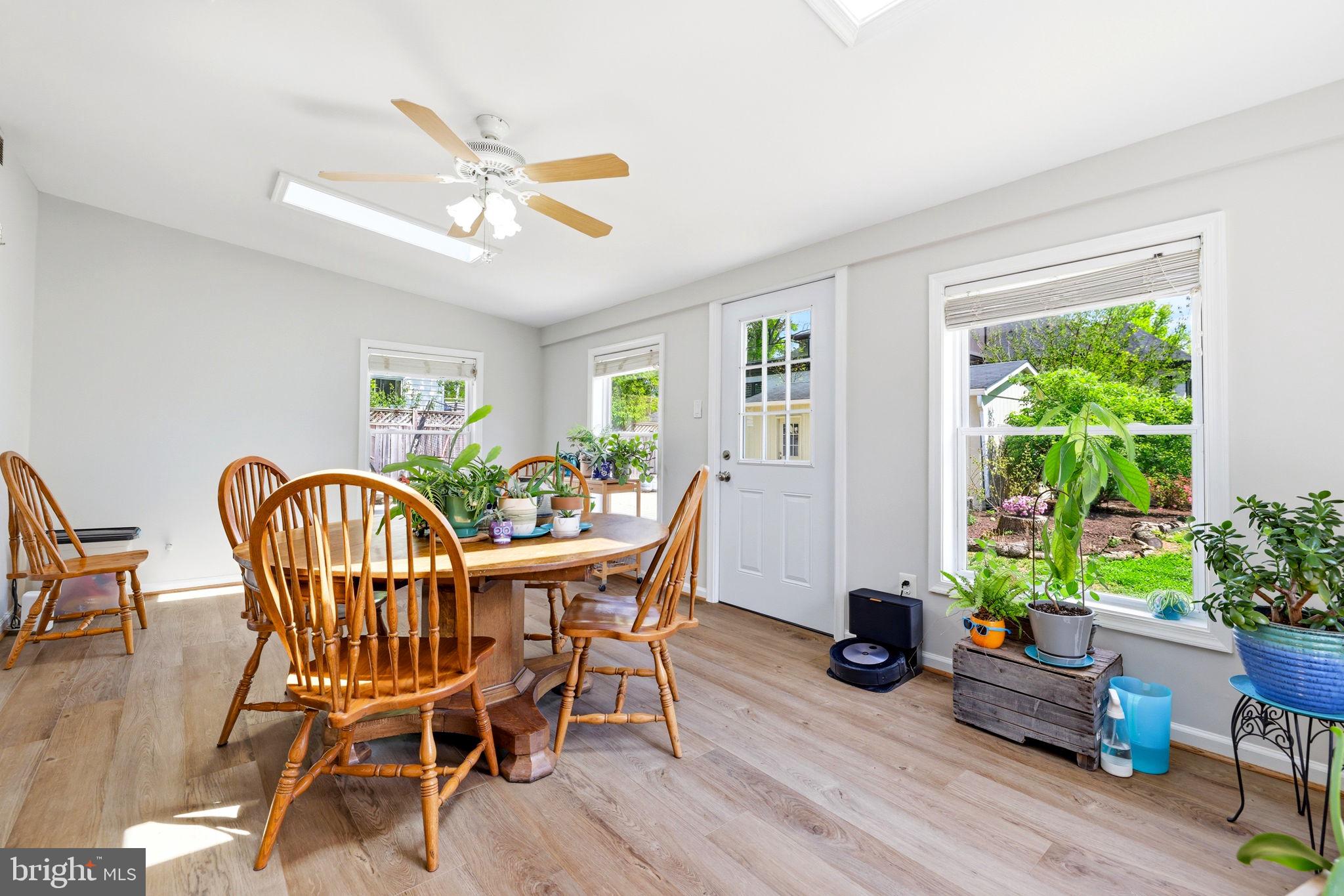 COUNTRY CLUB MANOR - Residential