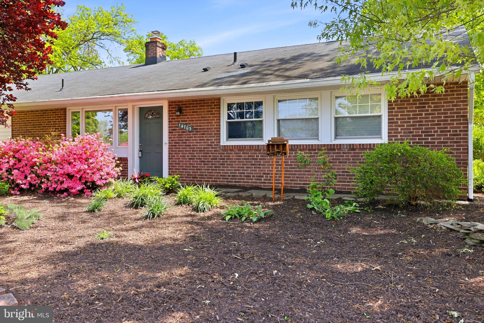 COUNTRY CLUB MANOR - Residential