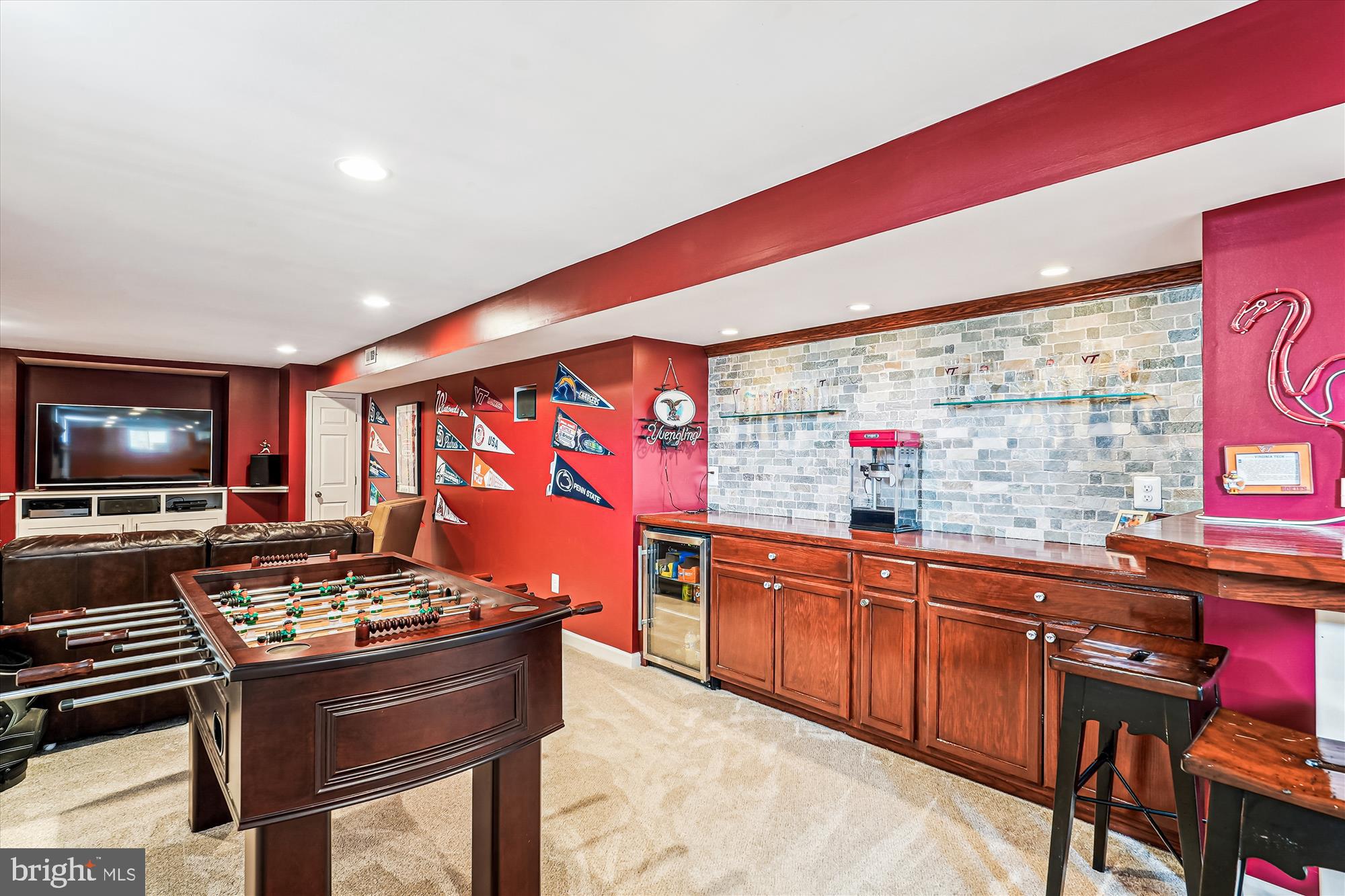 VIRGINIA OAKS - Residential