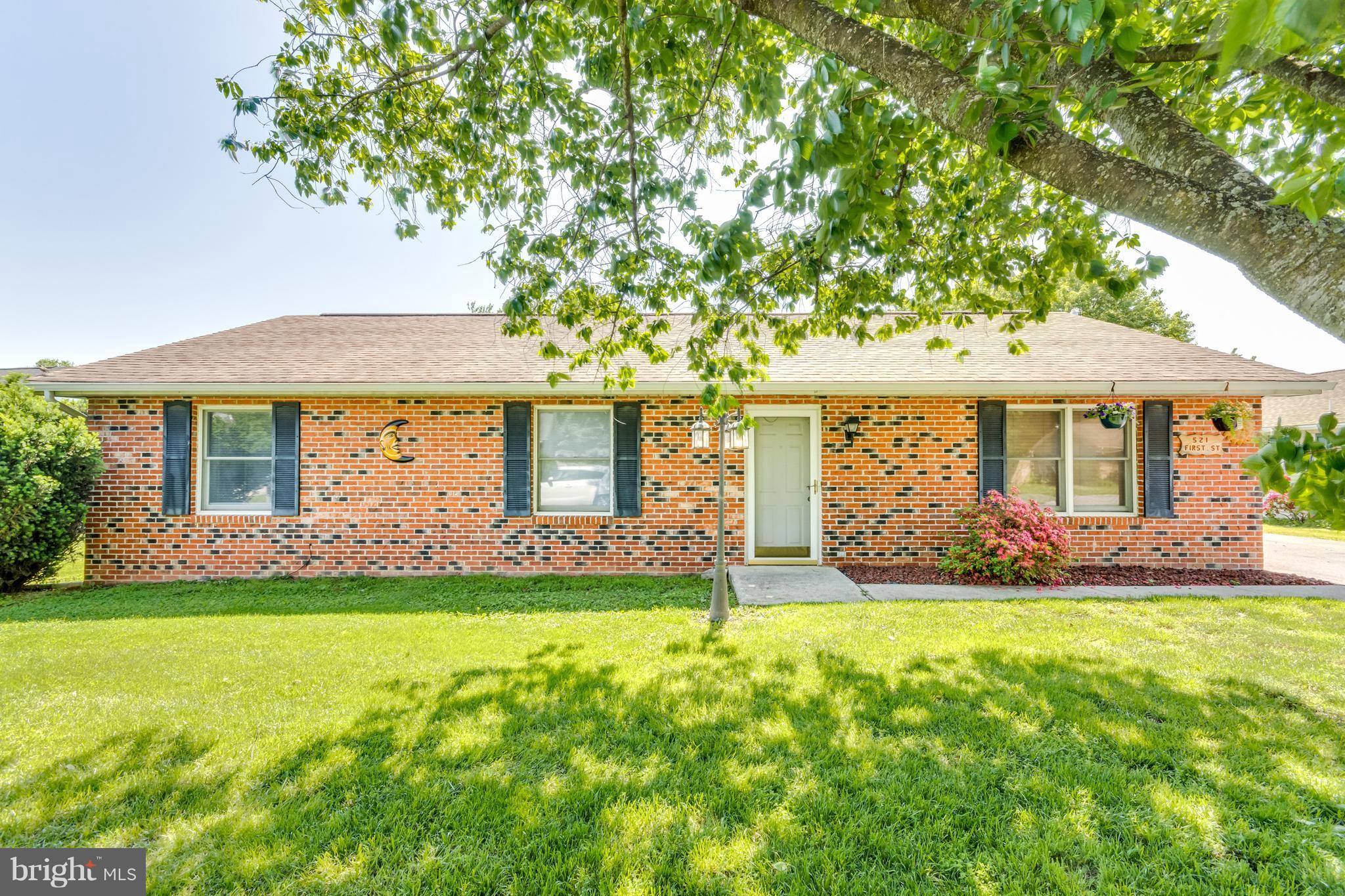 Cute & cozy brick rancher in good shape. Wood floors, separate dining room, ceramic counters in kitchen, large family room addition, large deck, eat in kitchen, attached master bath, quiet street, good schools and convenient to shopping and I81.. Great home for those looking for A++ location, one level living and a move in ready home.
