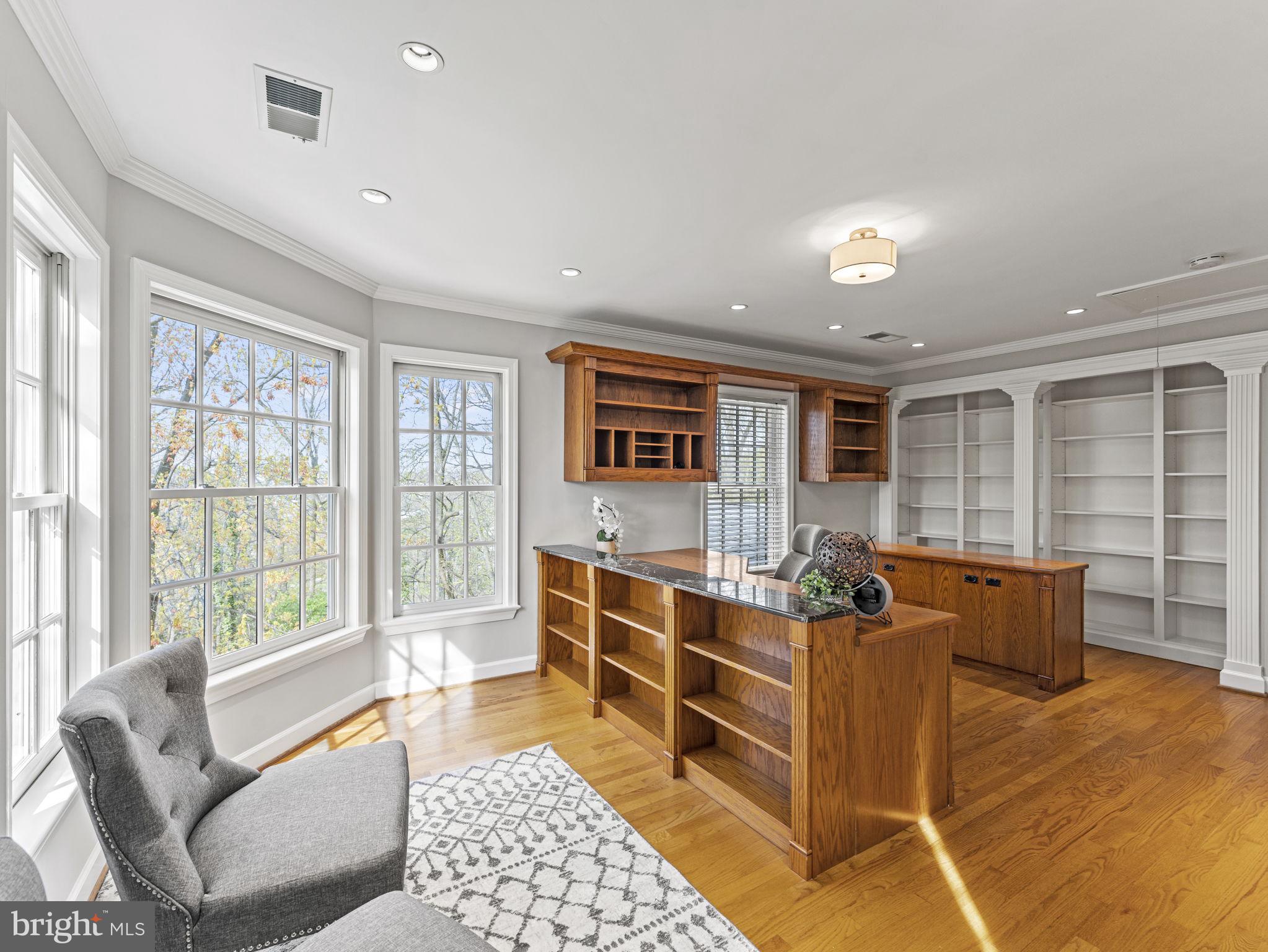 OAKCREST - Residential