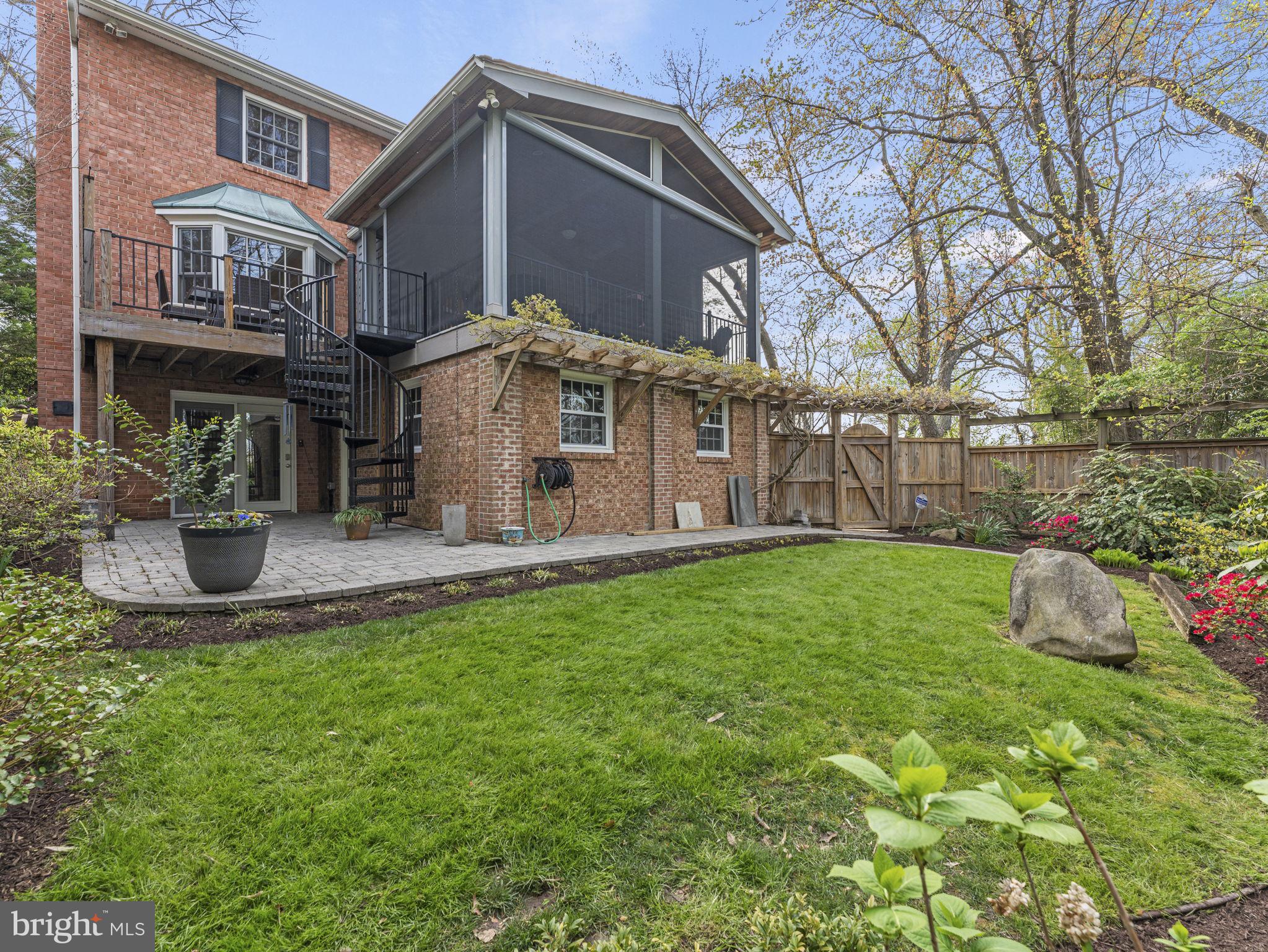 OAKCREST - Residential