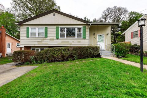 Photo of 210 Hardy Place, ROCKVILLE, MD 20852 (MLS # MDMC2226550)