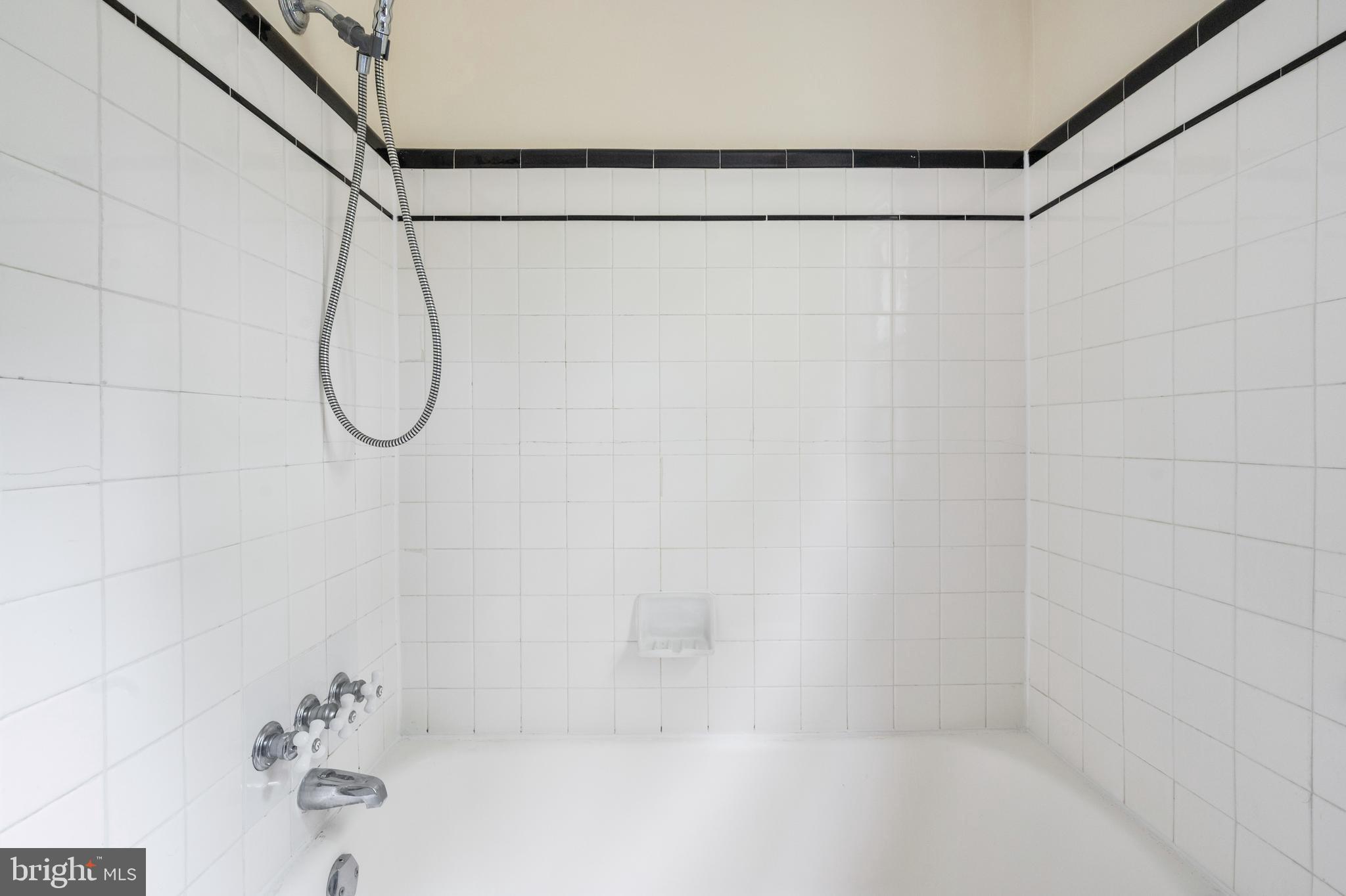 JEFFERSON MANOR - Residential Lease