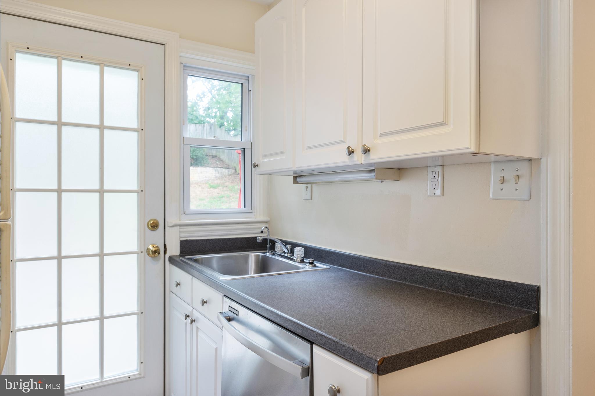 JEFFERSON MANOR - Residential Lease