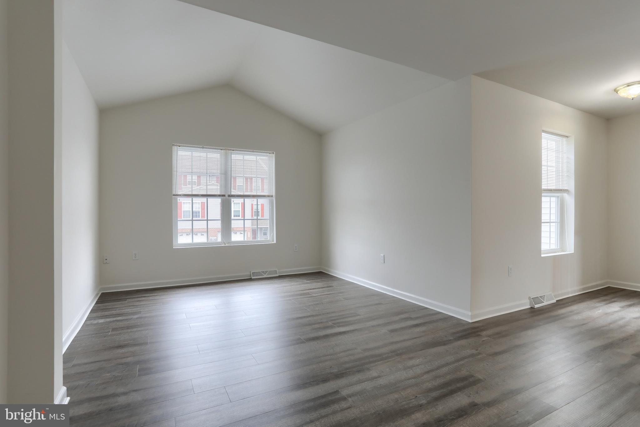 OAK HILLS - Residential