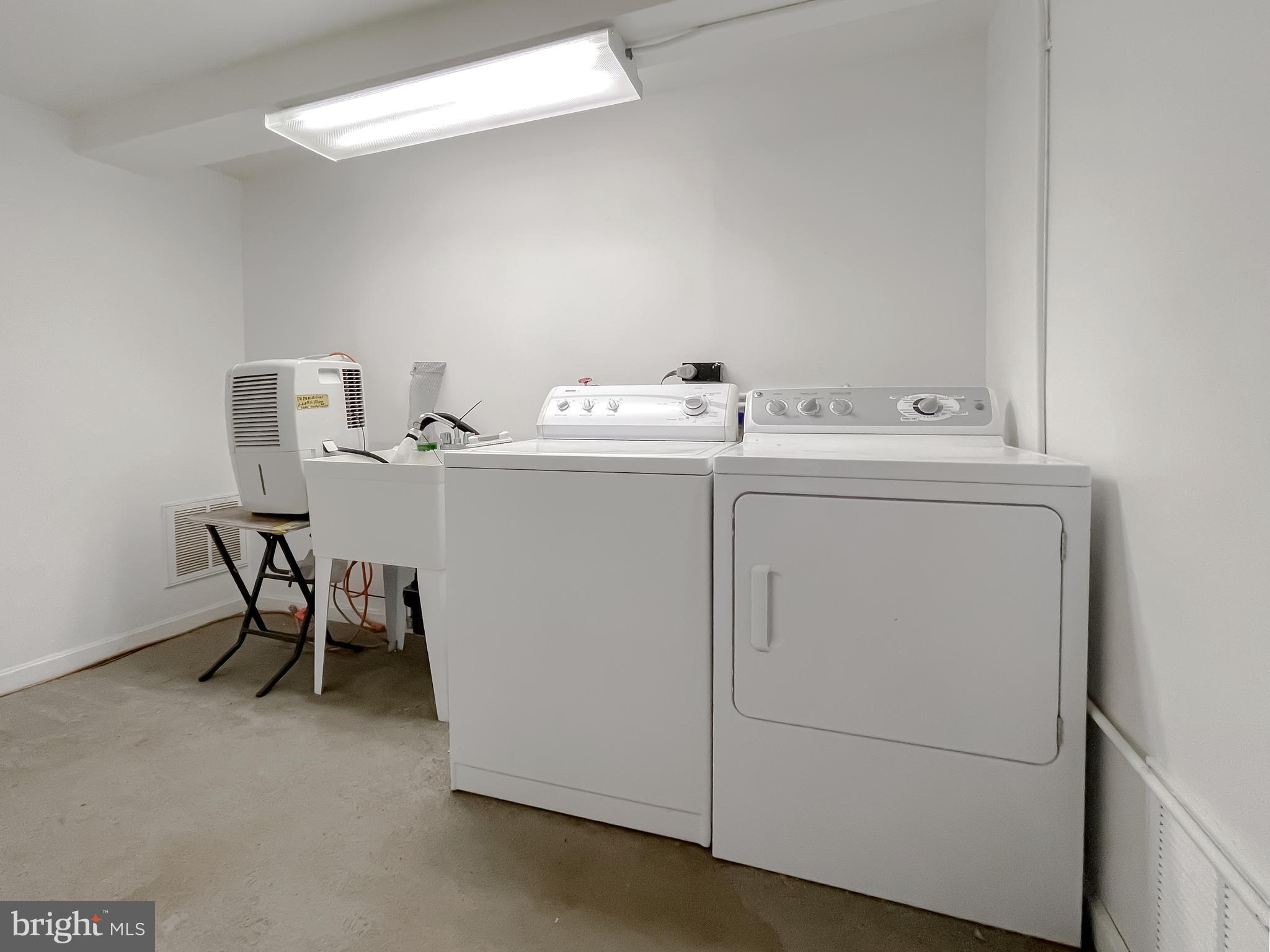 HOLLYWOOD SHORES - Residential