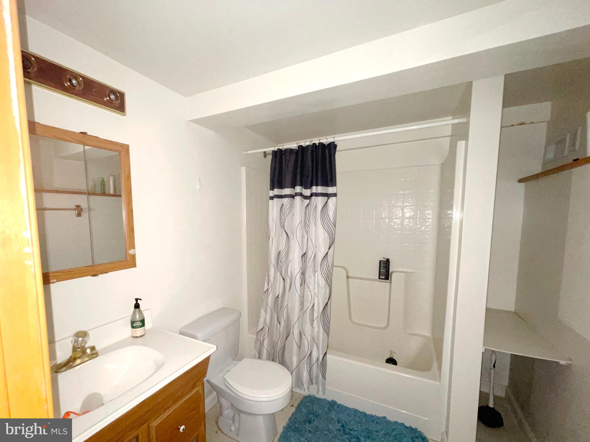 HOLLYWOOD SHORES - Residential