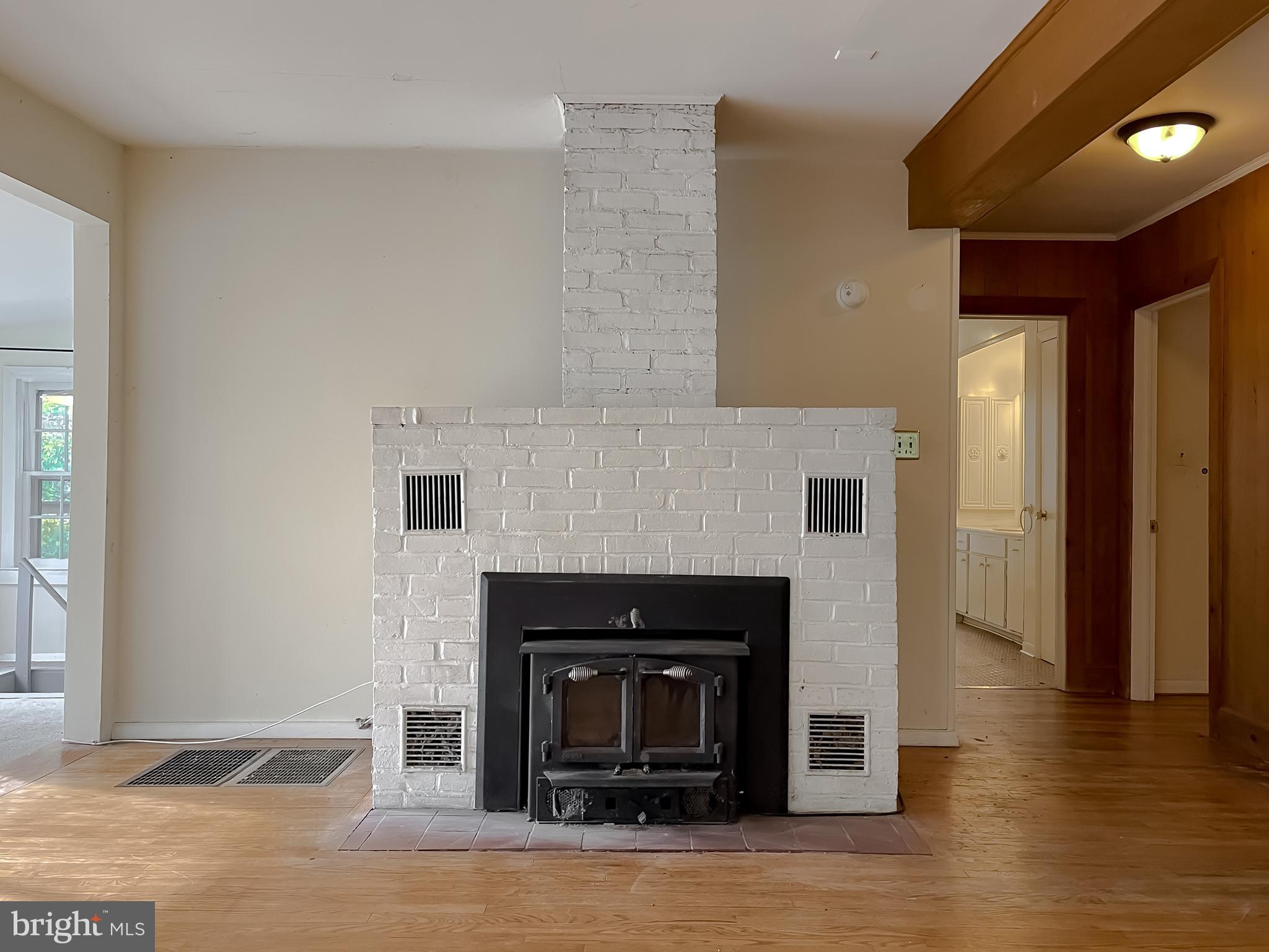 HOLLYWOOD SHORES - Residential