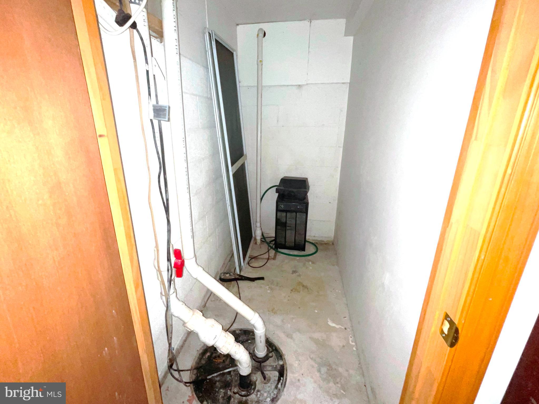 HOLLYWOOD SHORES - Residential