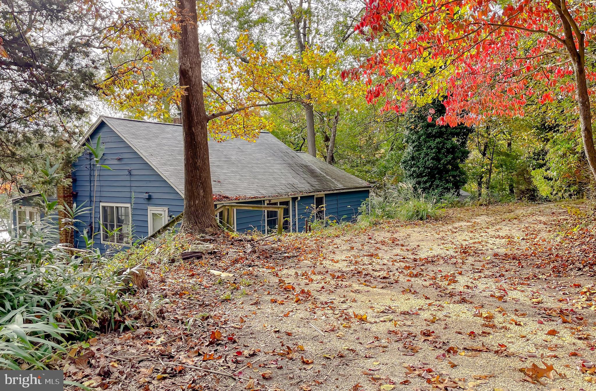 HOLLYWOOD SHORES - Residential