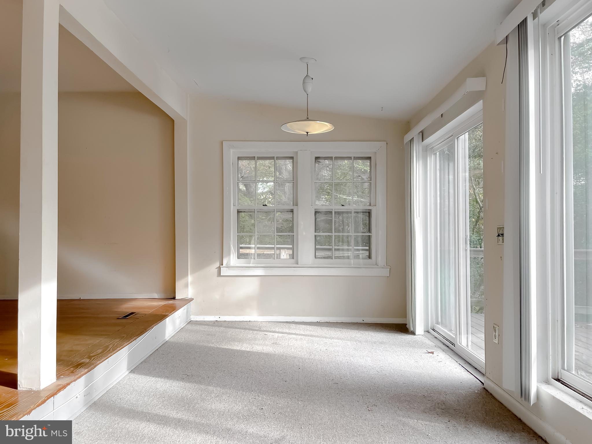 HOLLYWOOD SHORES - Residential