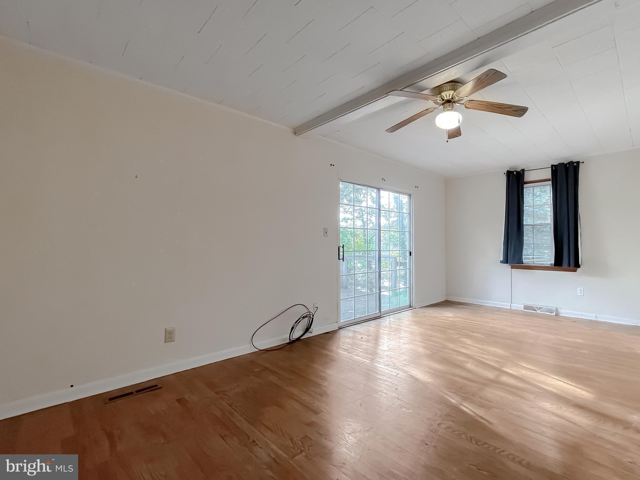 HOLLYWOOD SHORES - Residential