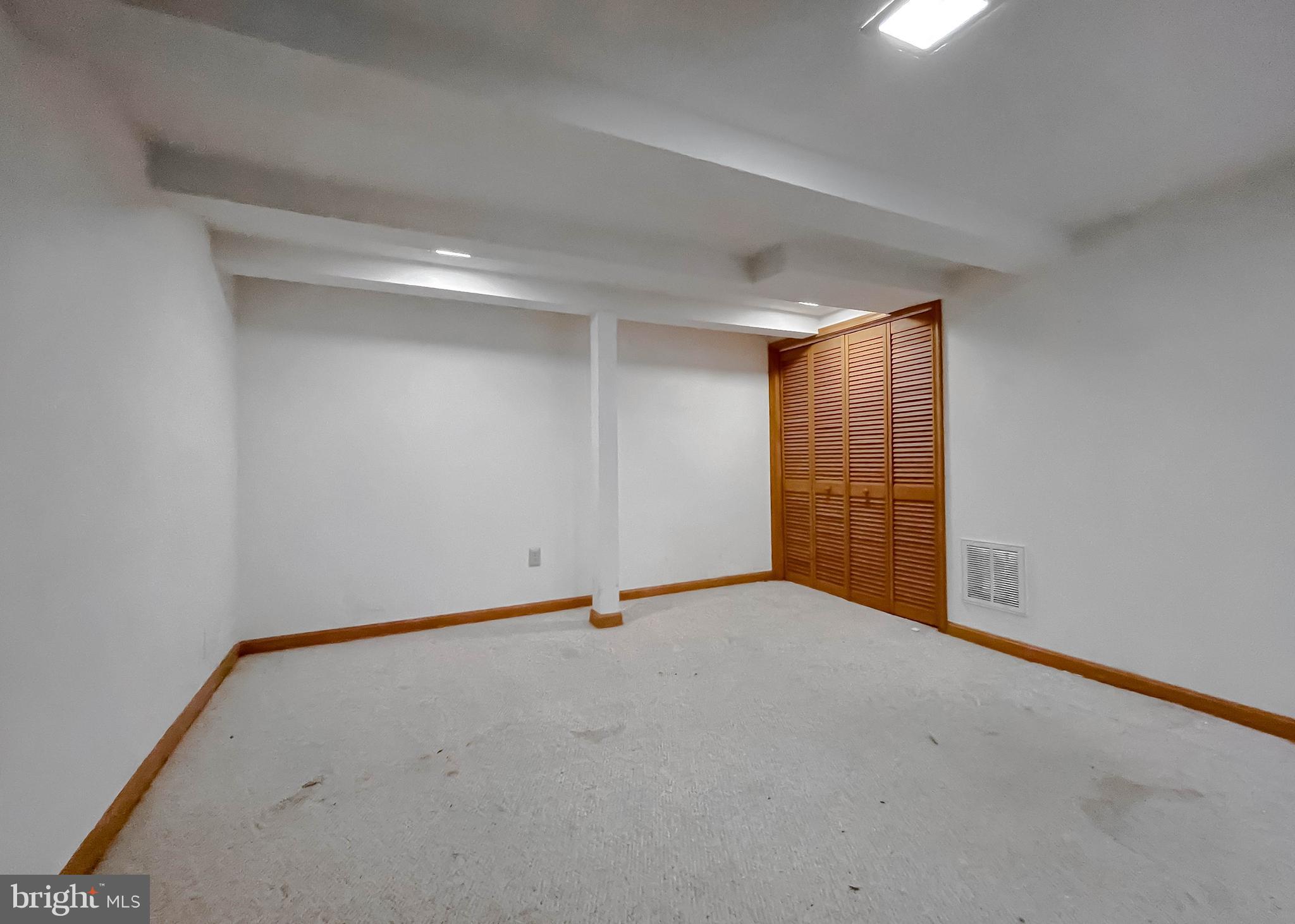 HOLLYWOOD SHORES - Residential