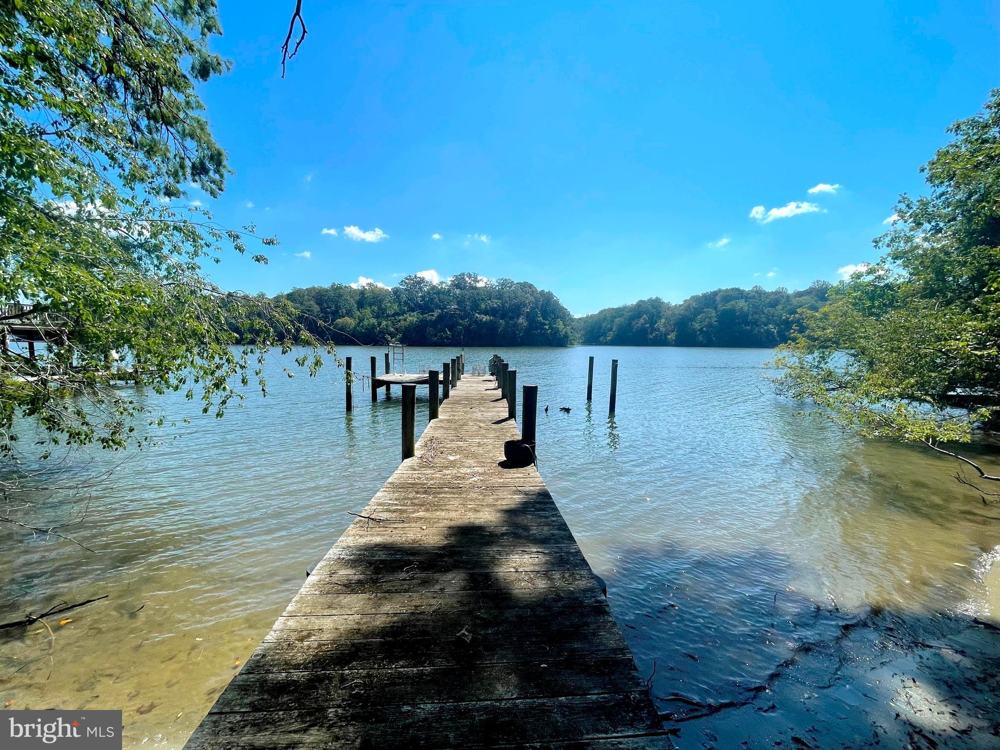 HOLLYWOOD SHORES - Residential