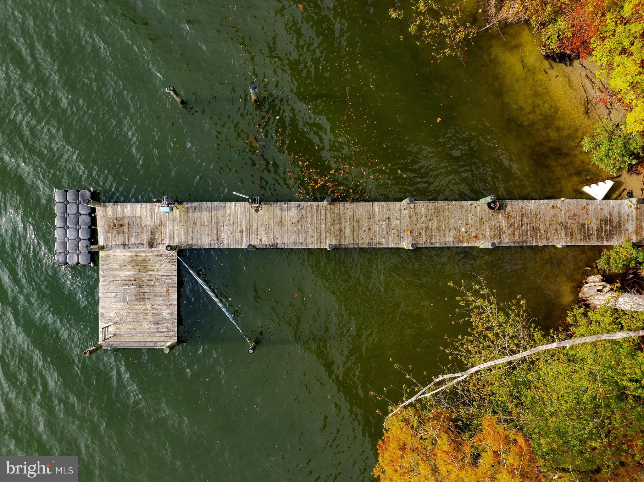 HOLLYWOOD SHORES - Residential