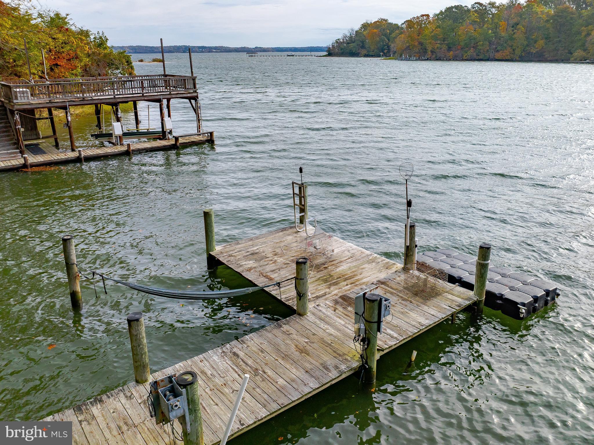 HOLLYWOOD SHORES - Residential